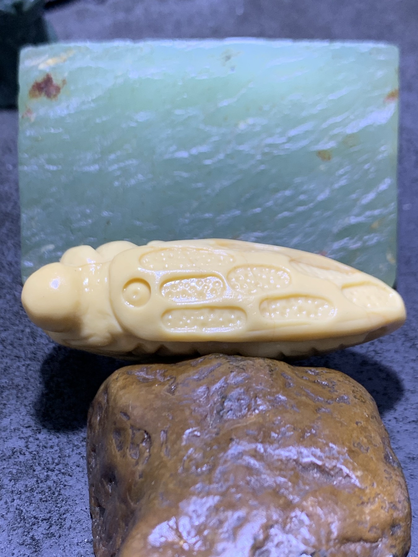 精美高玉化金膏玉手工雕刻蝉把件（吊坠）一个