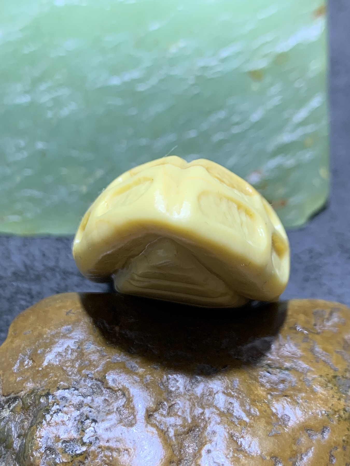 精美高玉化金膏玉手工雕刻蝉把件（吊坠）一个
