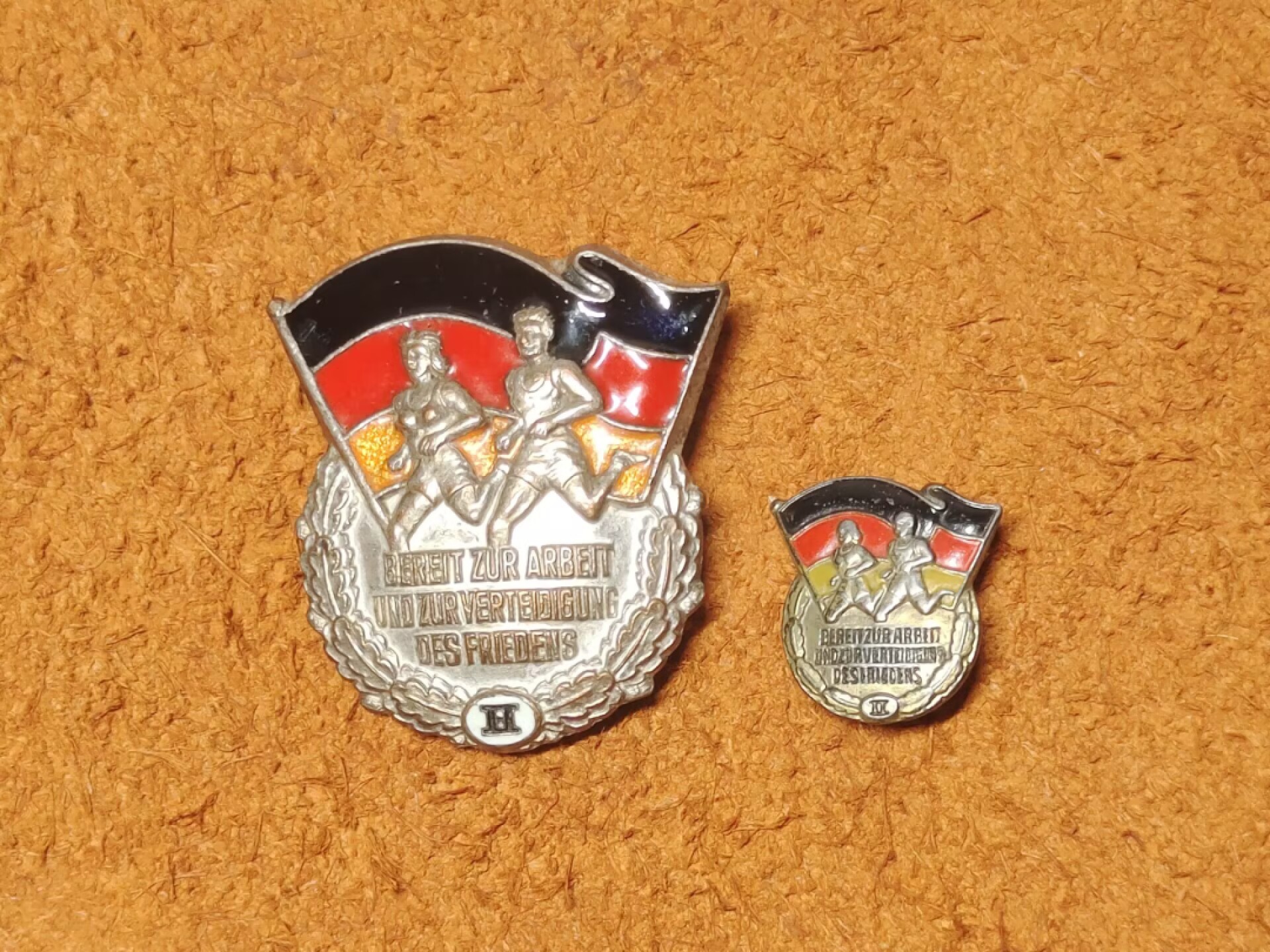 老威廉第二次麦稀奇拍卖 东德早期二级体育章带迷你