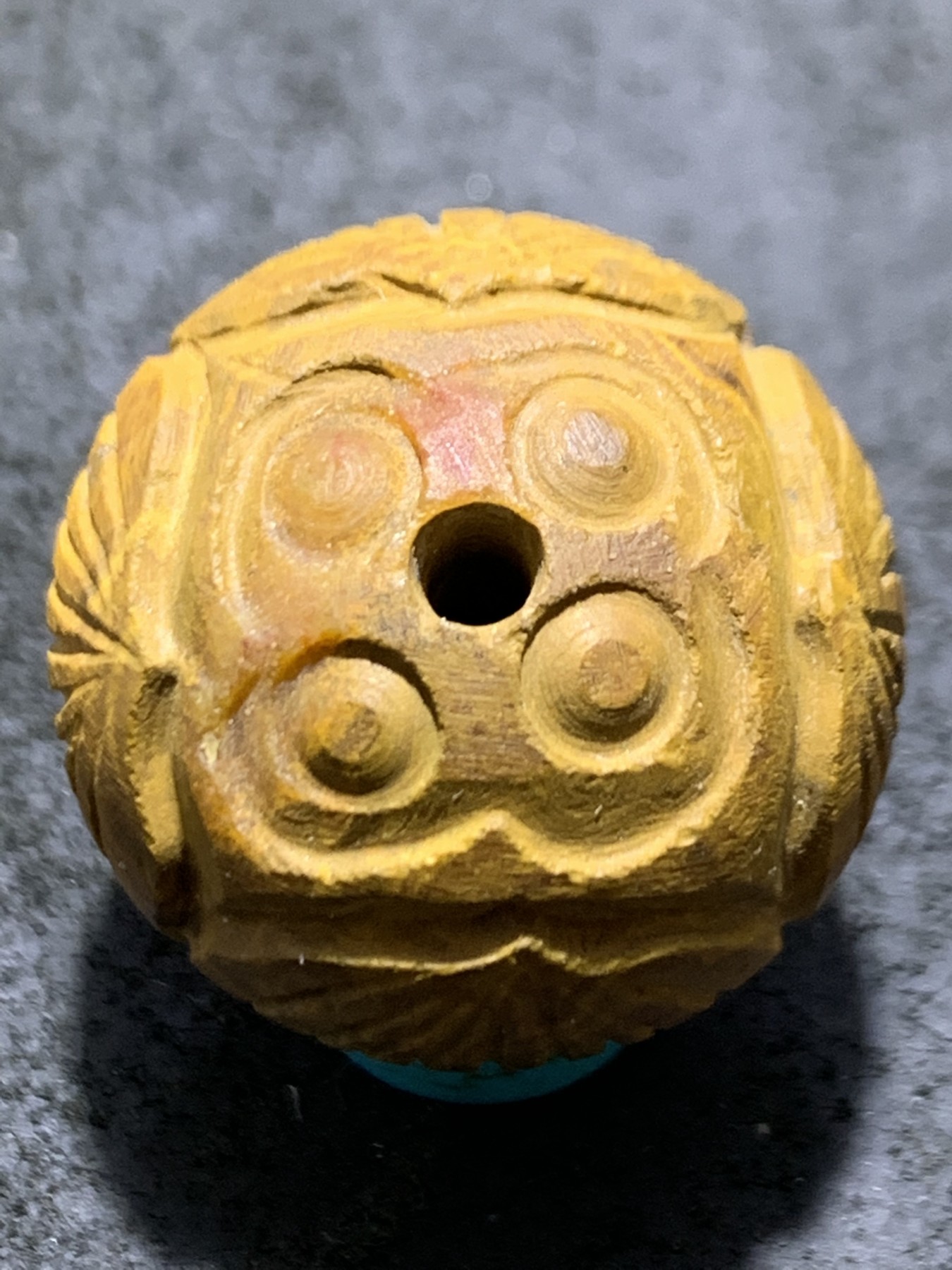 精美亚光罕见九眼页岩手工雕刻莲花珠一颗，