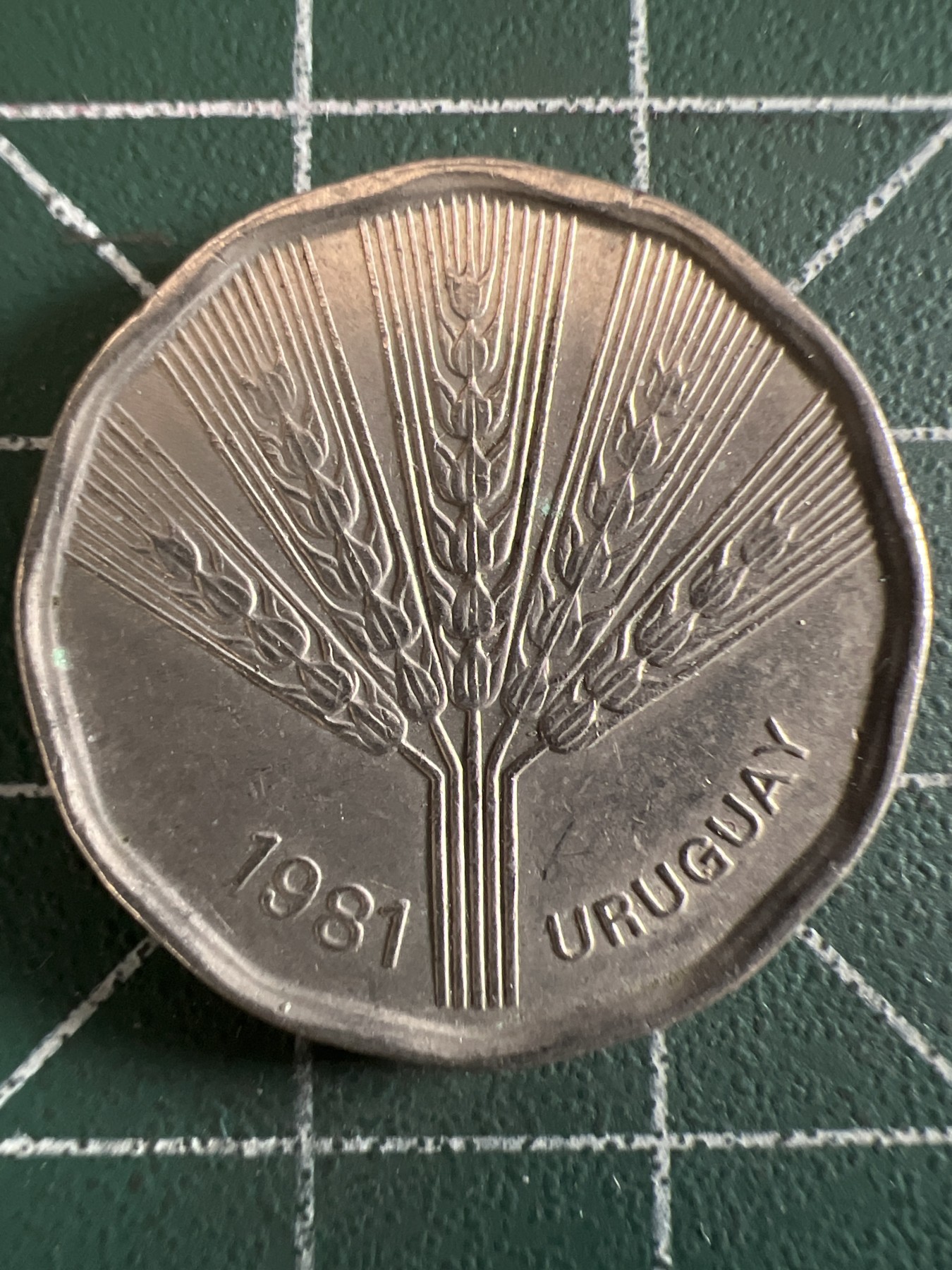 泡泡堂微拍第199幕硬币捡漏可累计专场👿👿，累计满二十元包邮，接受代拍业务 乌拉圭2比索