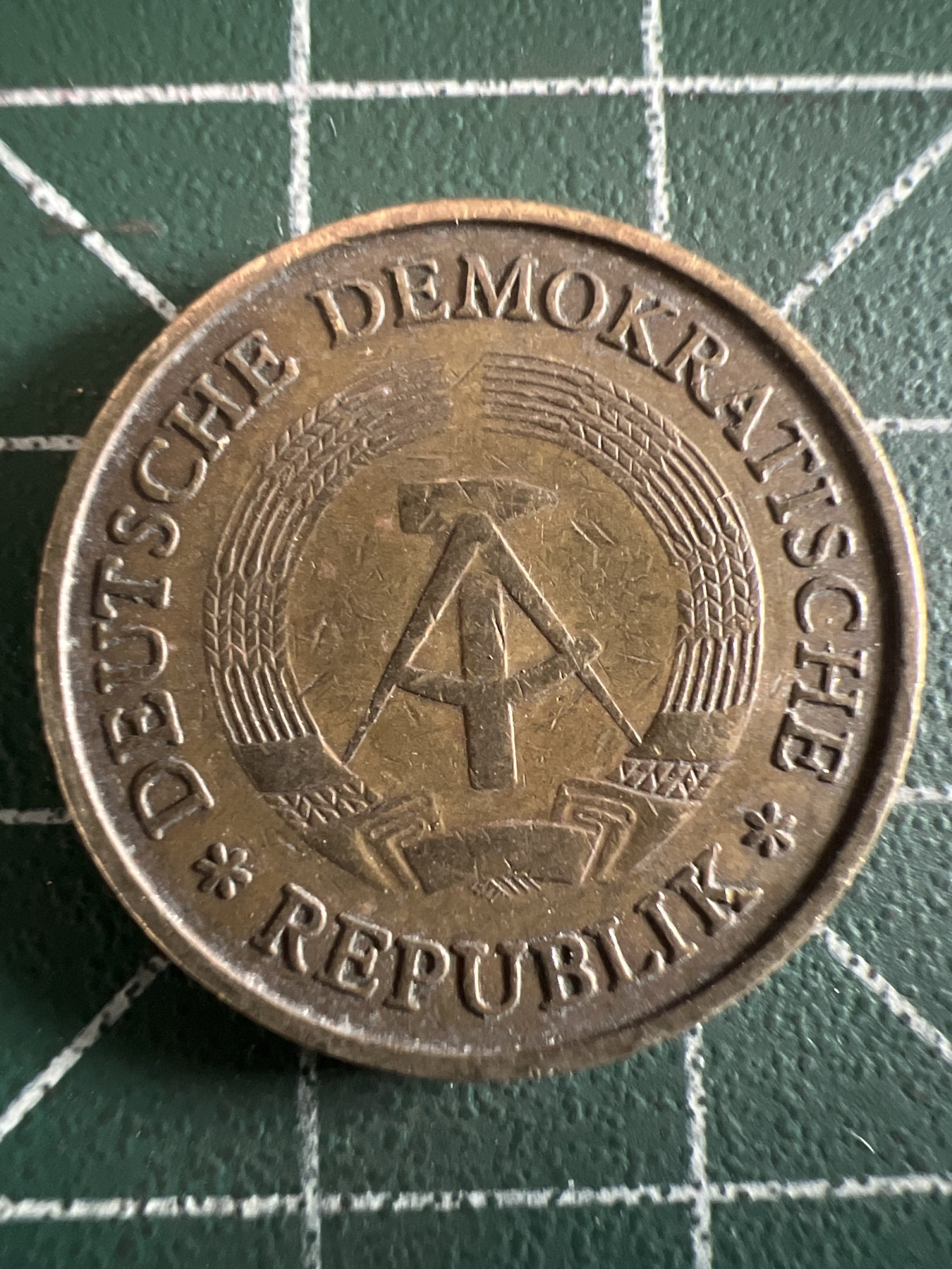 泡泡堂微拍第199幕硬币捡漏可累计专场👿👿，累计满二十元包邮，接受代拍业务 东德20芬尼