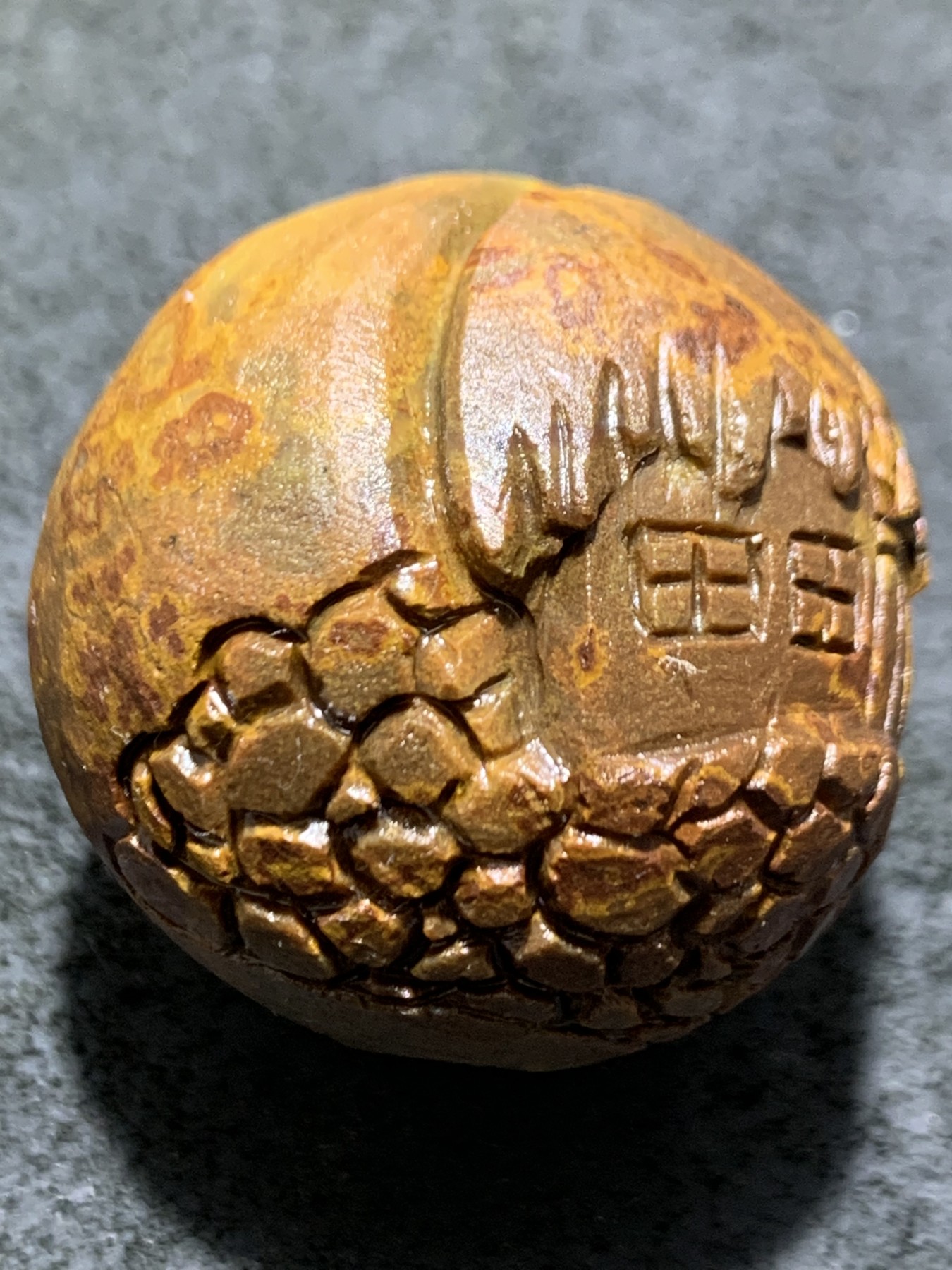 精美亚光战国红玛瑙手工俏色巧雕刻田园风光大珠子一颗！