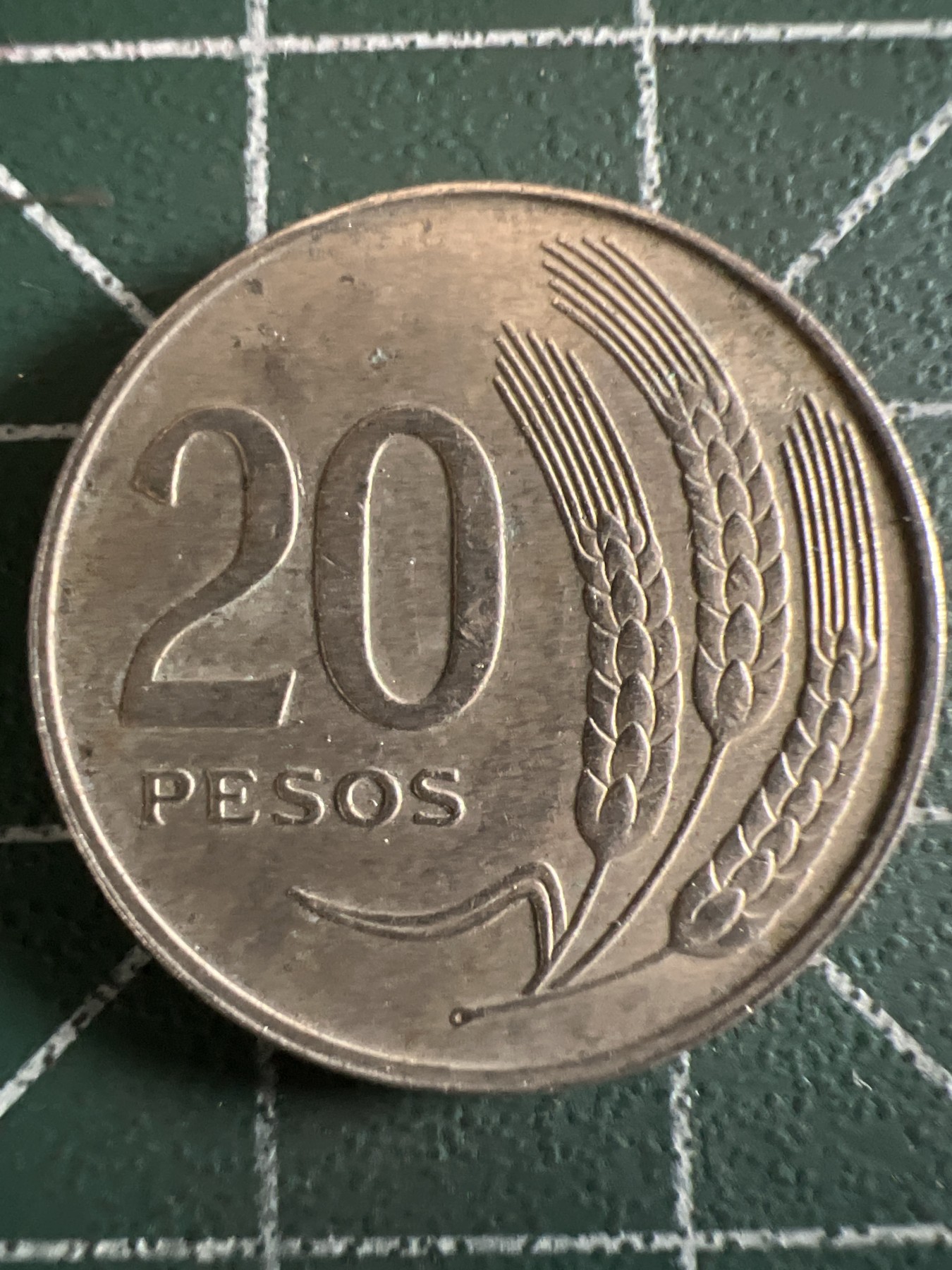 泡泡堂微拍第199幕硬币捡漏可累计专场👿👿，累计满二十元包邮，接受代拍业务 乌拉圭20分