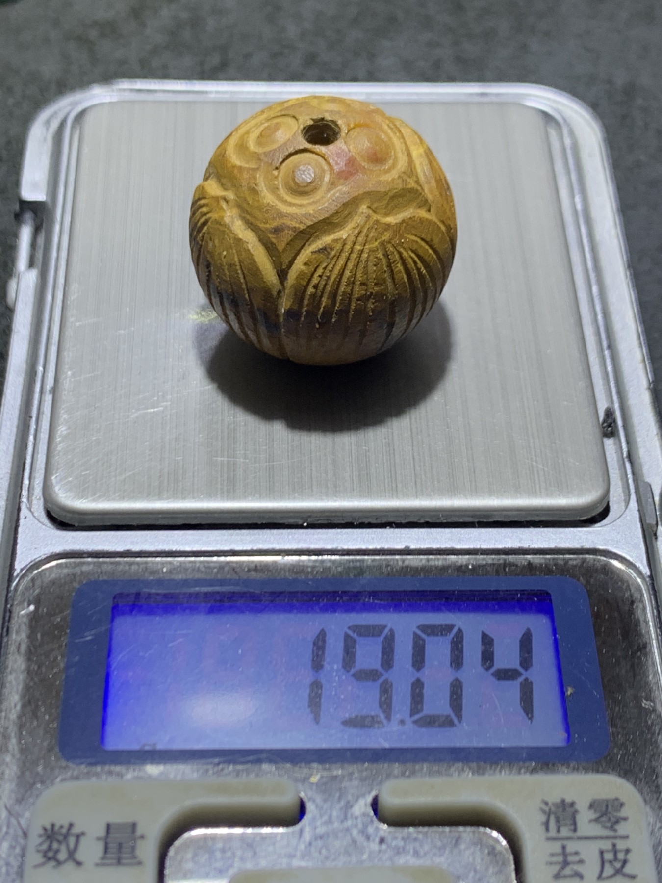 精美亚光罕见九眼页岩手工雕刻莲花珠一颗，