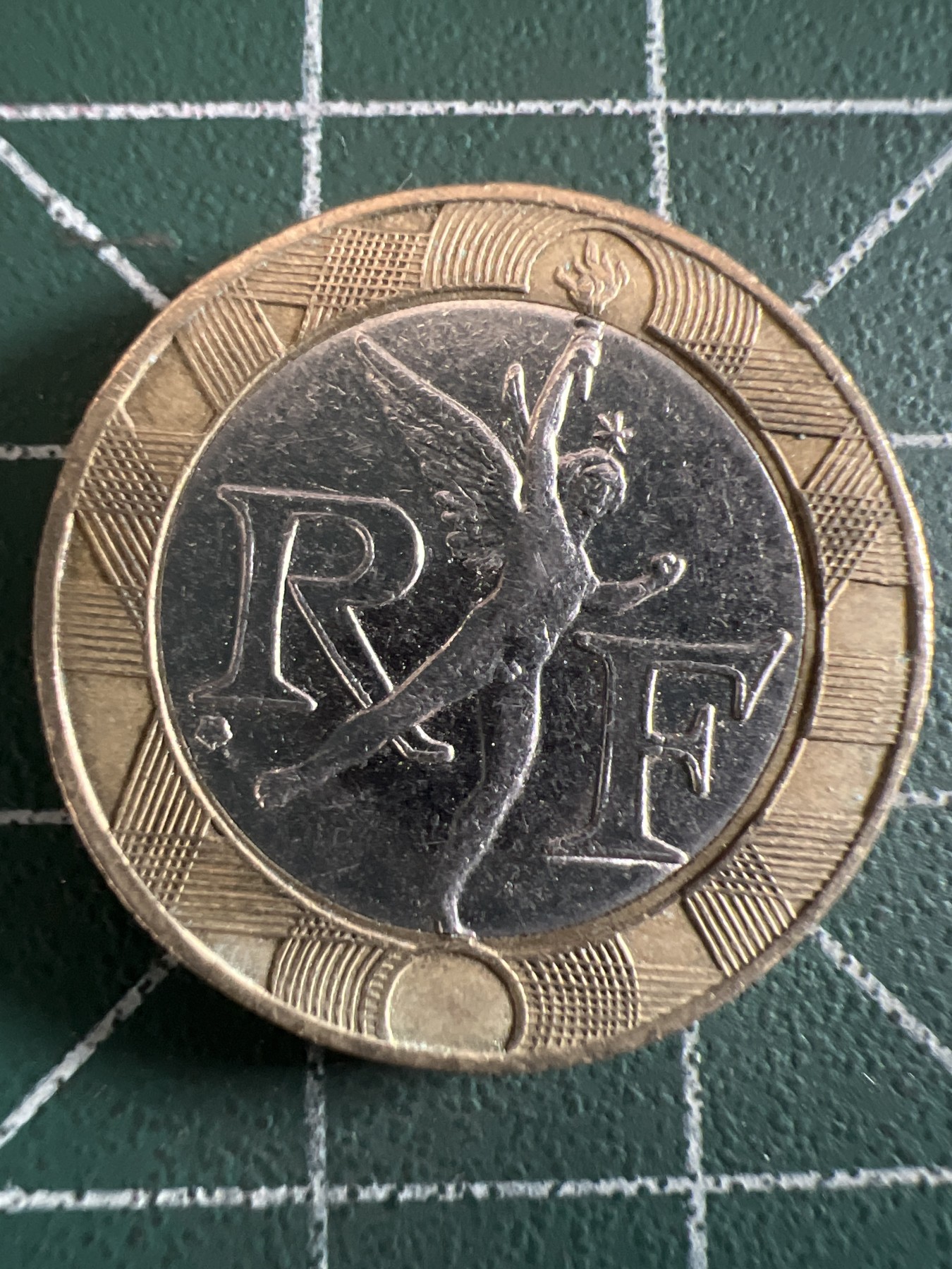 泡泡堂微拍第199幕硬币捡漏可累计专场👿👿，累计满二十元包邮，接受代拍业务 法国小飞人双色