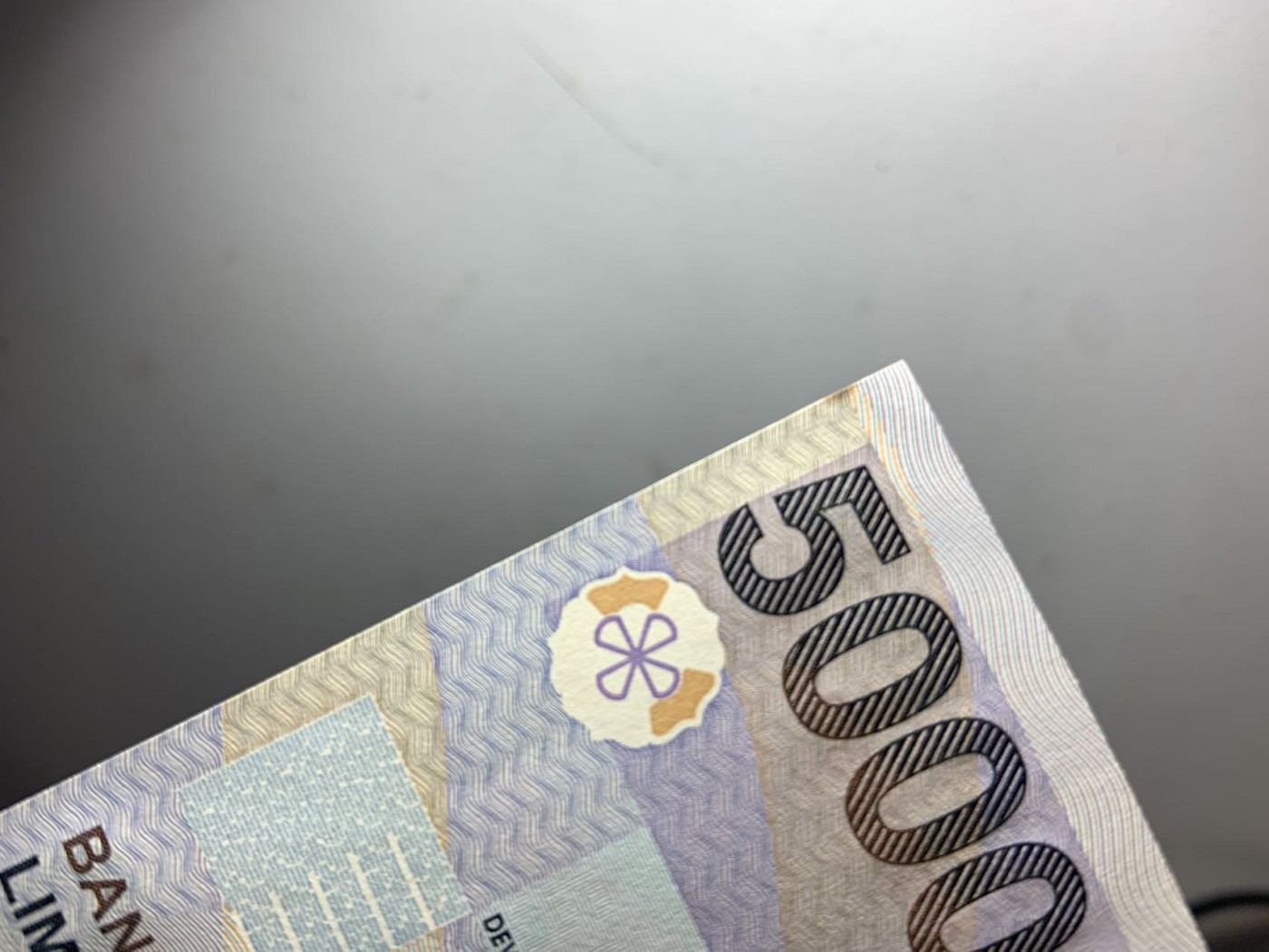 收藏联盟Quantum Auction 第271期拍卖  印度尼西亚1992-2001年500-50000卢比 品相UNC 20000和50000边缘各有一个黄点
