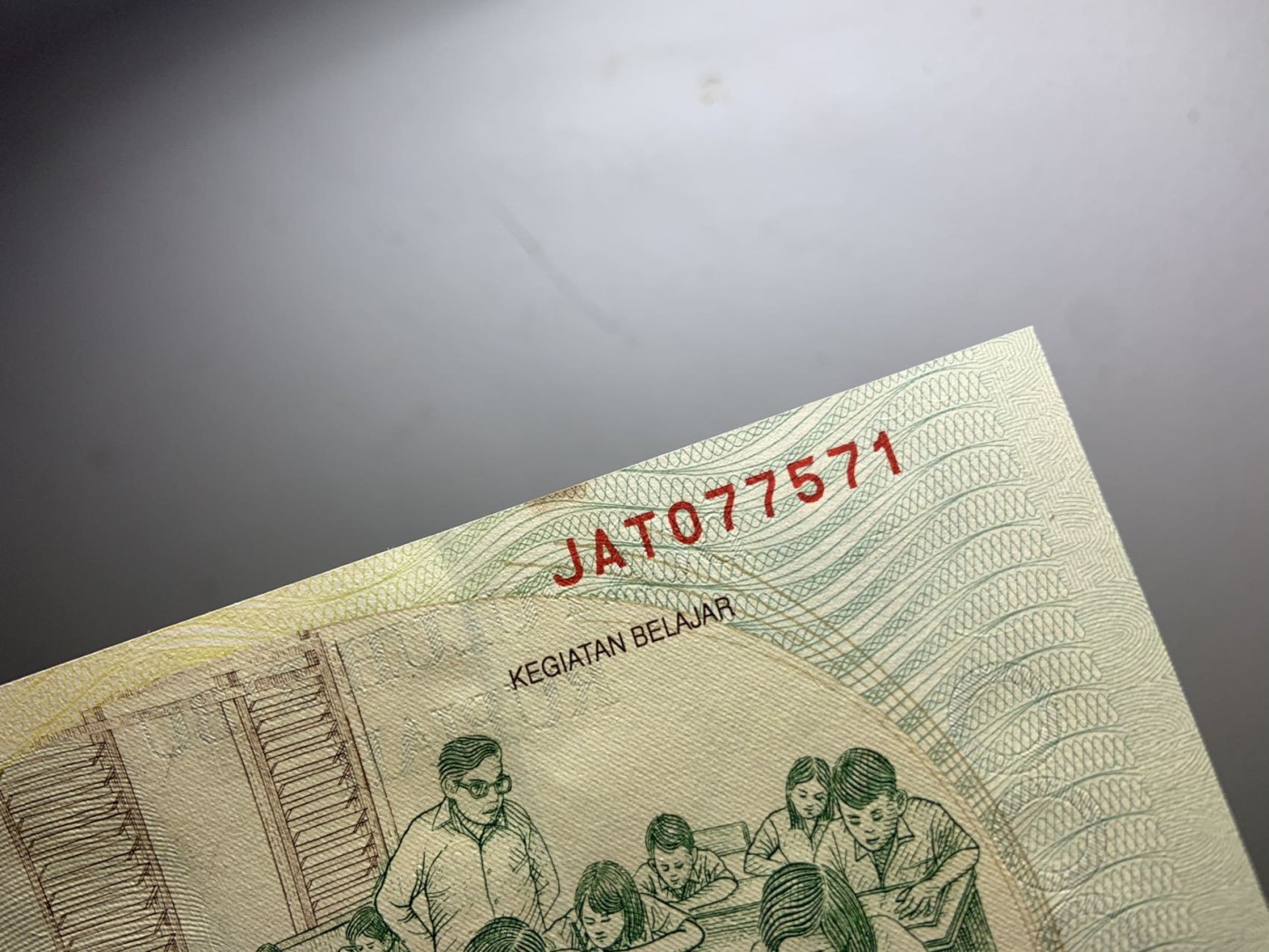 收藏联盟Quantum Auction 第271期拍卖  印度尼西亚1992-2001年500-50000卢比 品相UNC 20000和50000边缘各有一个黄点