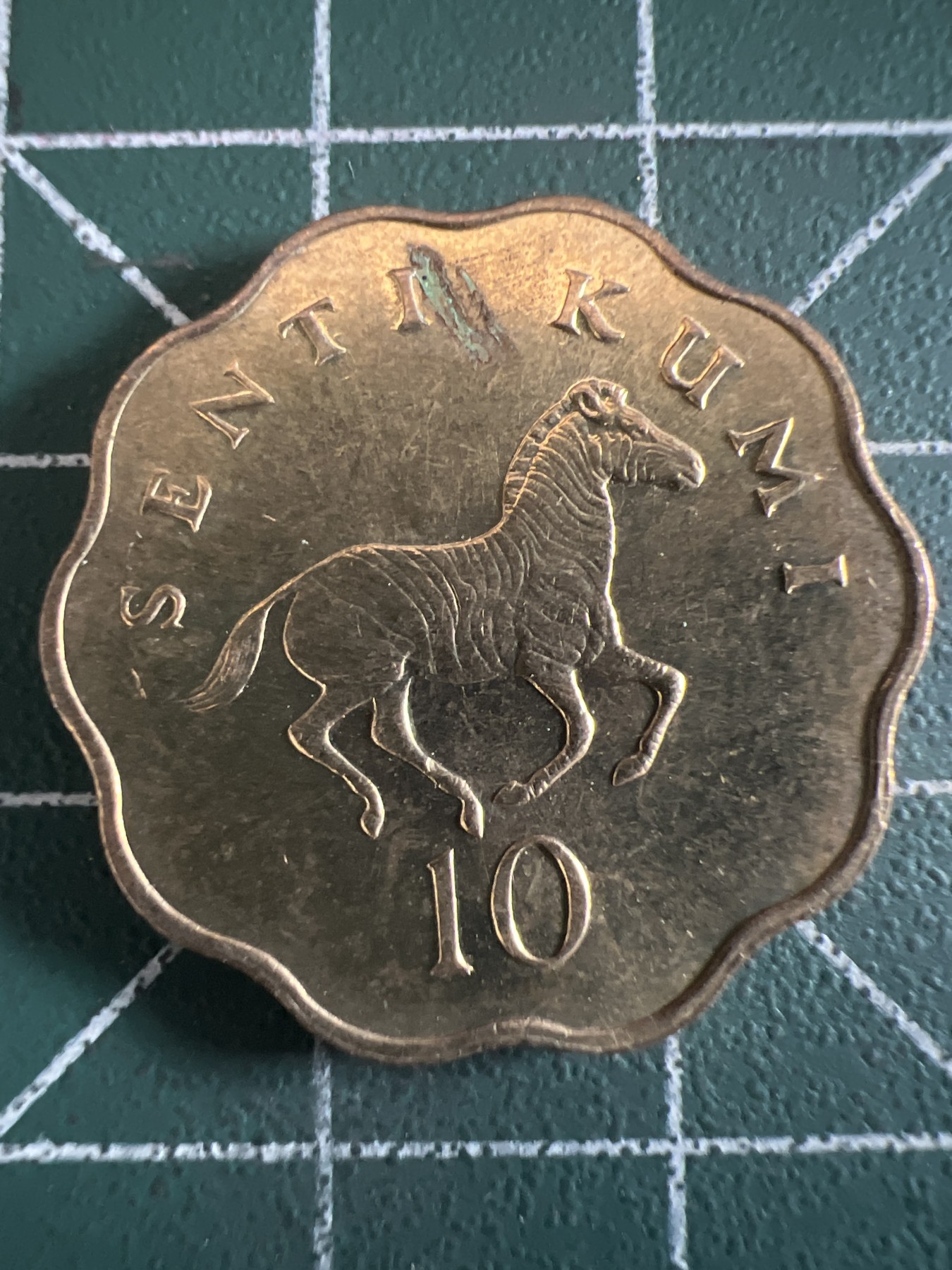 泡泡堂微拍第199幕硬币捡漏可累计专场👿👿，累计满二十元包邮，接受代拍业务 坦桑尼亚10先令