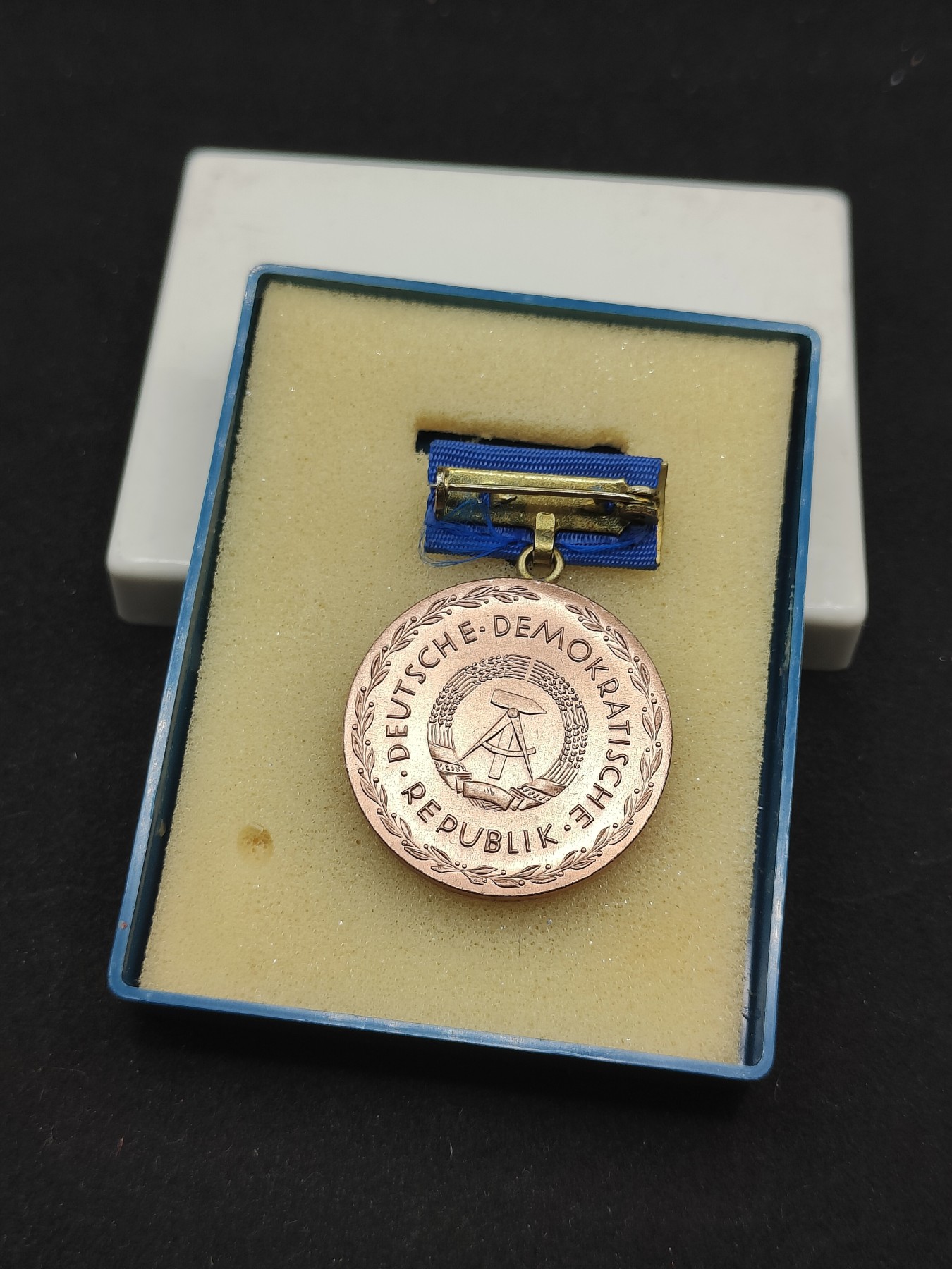 全场0元起拍 第70期 咸鱼国勋章拍卖专场 7月5日（周三）下午6：00开始 东德裴斯洛泰齐忠诚服务奖章