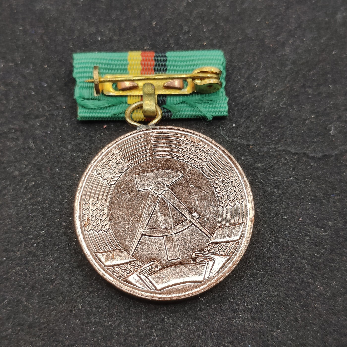 全场0元起拍 第70期 咸鱼国勋章拍卖专场 7月5日（周三）下午6：00开始 东德集体农庄杰出服务奖章