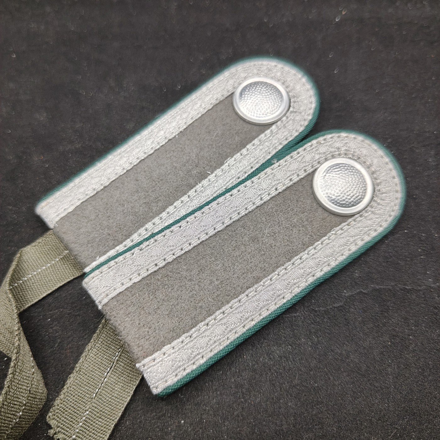 全场0元起拍 第70期 咸鱼国勋章拍卖专场 7月5日（周三）下午6：00开始 东德后勤肩章