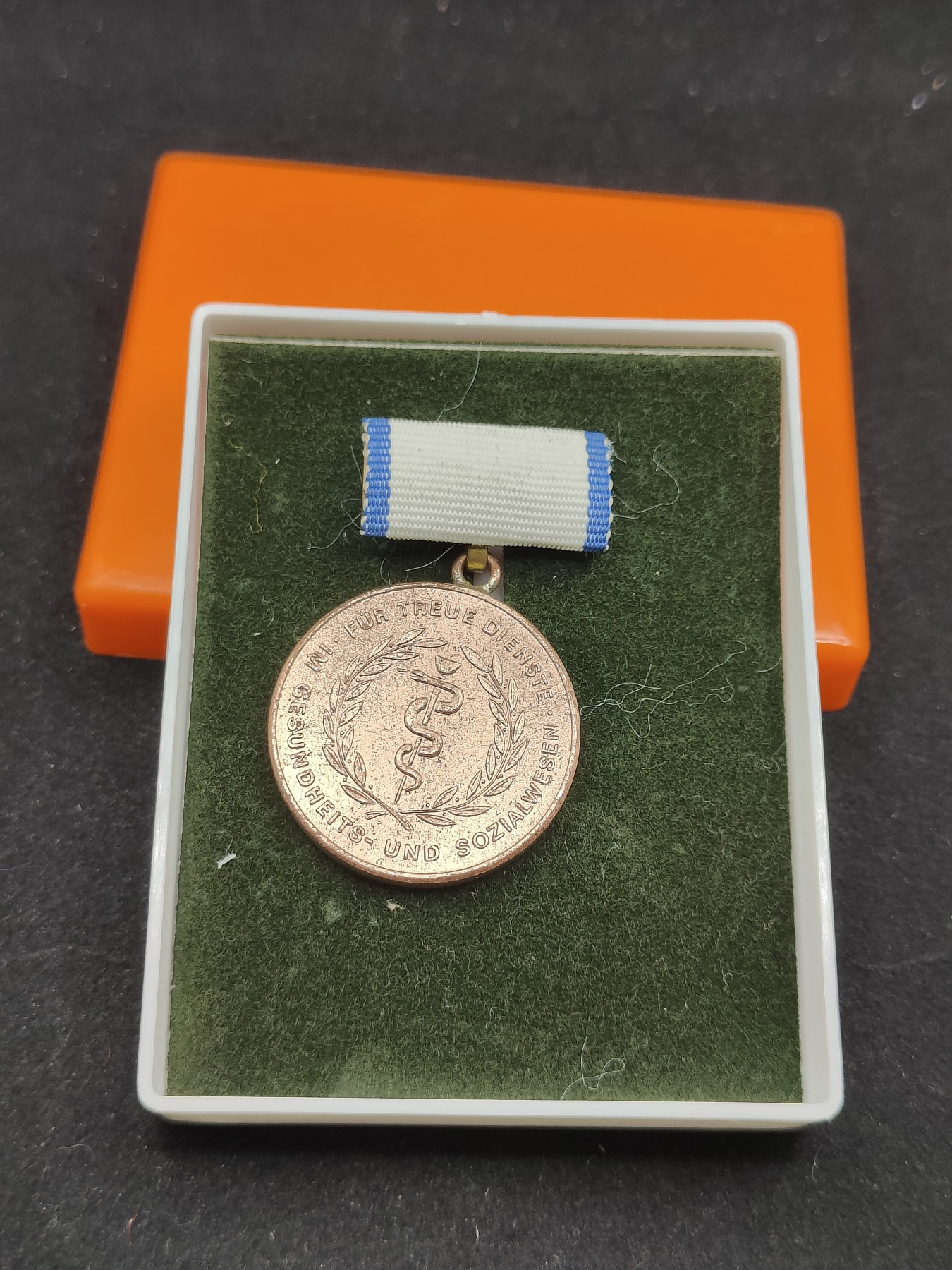 全场0元起拍 第70期 咸鱼国勋章拍卖专场 7月5日（周三）下午6：00开始 东德公共卫生服务事业十年奖章