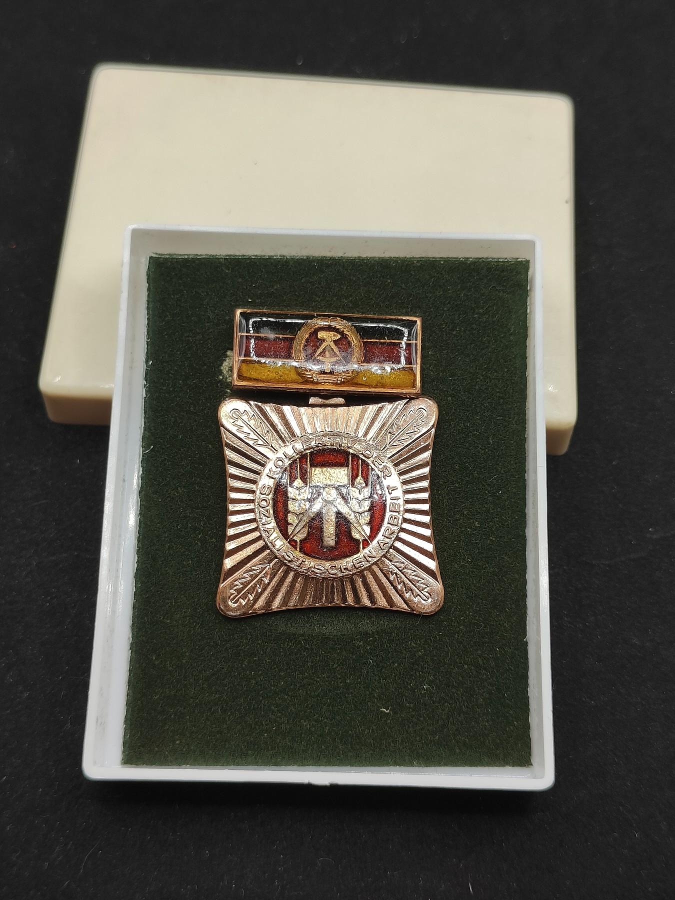 全场0元起拍 第70期 咸鱼国勋章拍卖专场 7月5日（周三）下午6：00开始 东德集体劳动积极荣誉奖章