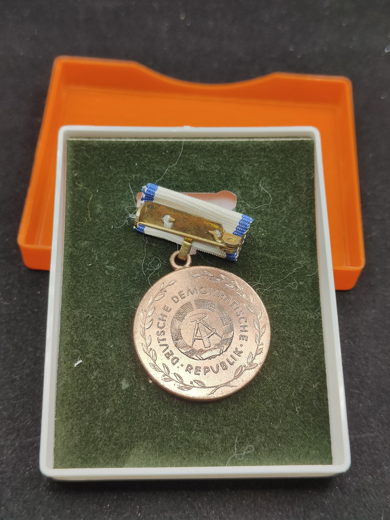 全场0元起拍 第70期 咸鱼国勋章拍卖专场 7月5日（周三）下午6：00开始 东德公共卫生服务事业十年奖章