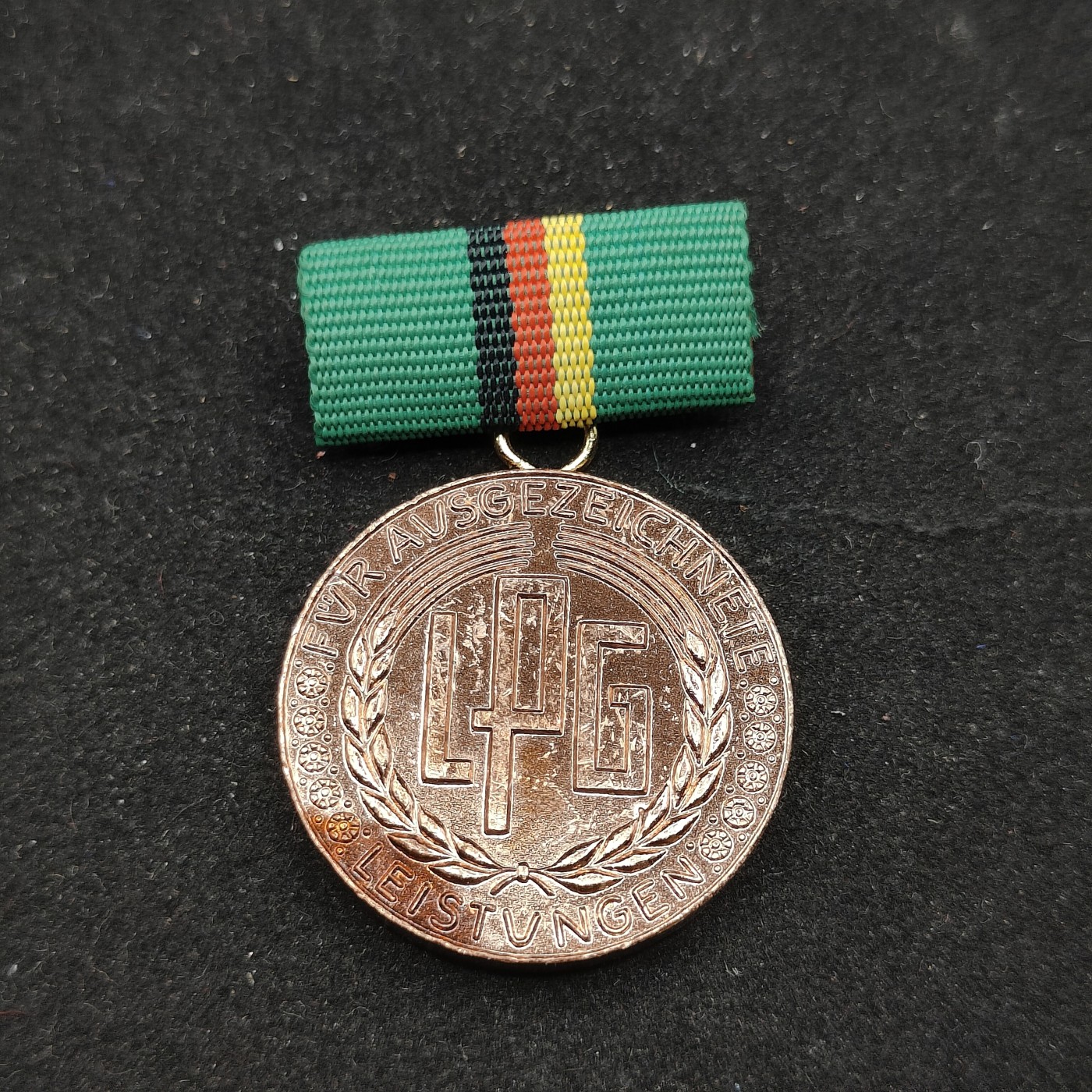 全场0元起拍 第70期 咸鱼国勋章拍卖专场 7月5日（周三）下午6：00开始 东德集体农庄杰出服务奖章