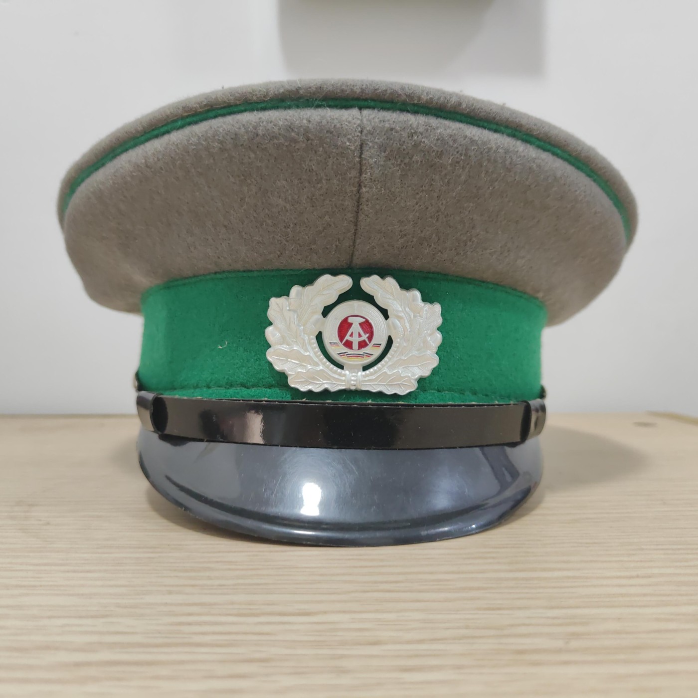 全场0元起拍 第70期 咸鱼国勋章拍卖专场 7月5日（周三）下午6：00开始 东德边防士官大檐帽 59CM