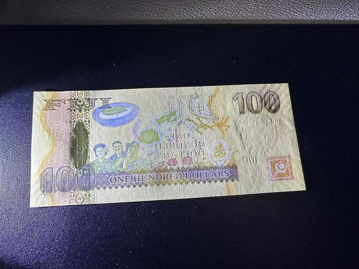 《外钞收藏家》第二百八十一期（连拍第一场） 2007年斐济女王版 100刀 全新UNC 无47