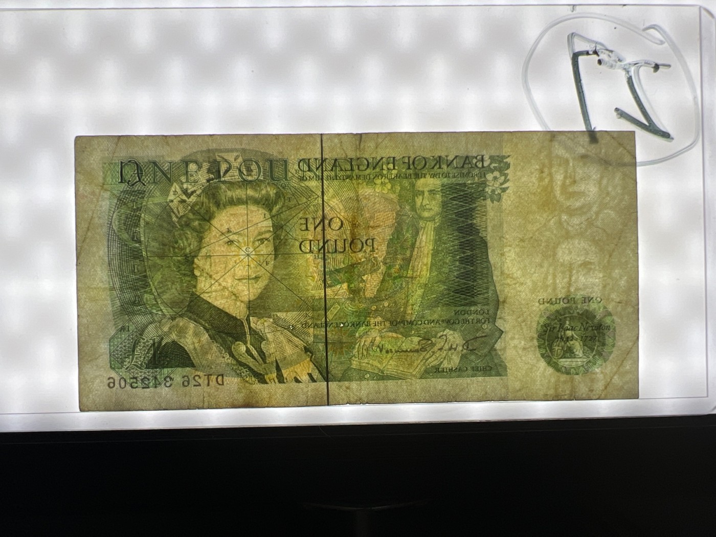 【8个洞收藏】第23场★0押0起一件包邮★各国纸币专场  1982年 英国1镑 女王 牛顿 D序列