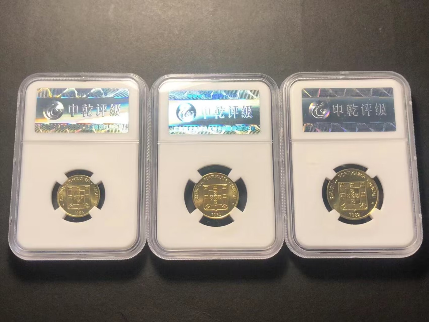 草稿银行第七期国内外钞票硬币拍卖 中国澳门 1982-1984年 福字、禄字、寿字 币 三枚一套 中乾评级 MS 65