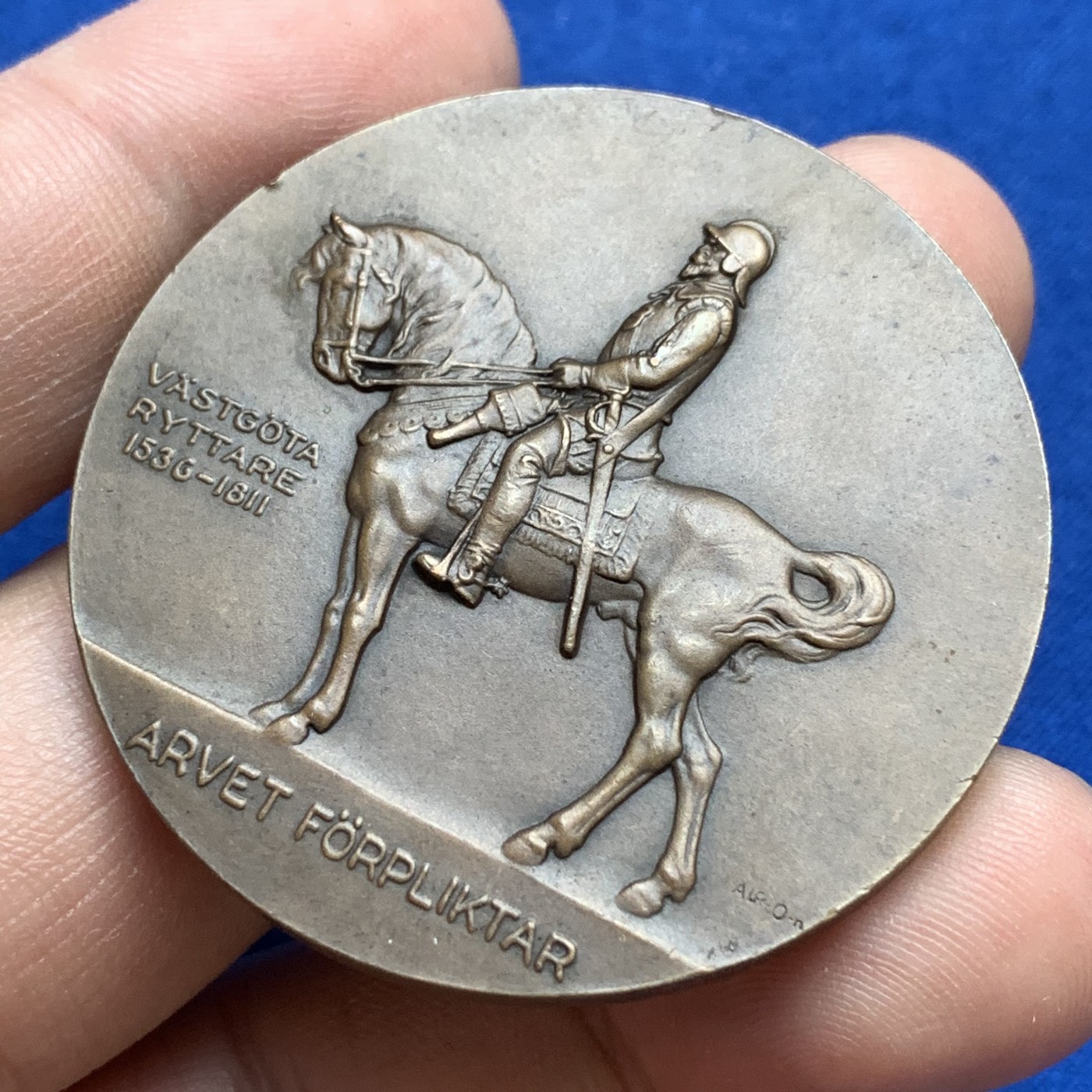 《竞宝斋》第179场-周日，周一2场 (全场包邮) 瑞典 1926年 阅兵 纪念铜章 34克 45mm直径 保存的很好，双面高浮雕