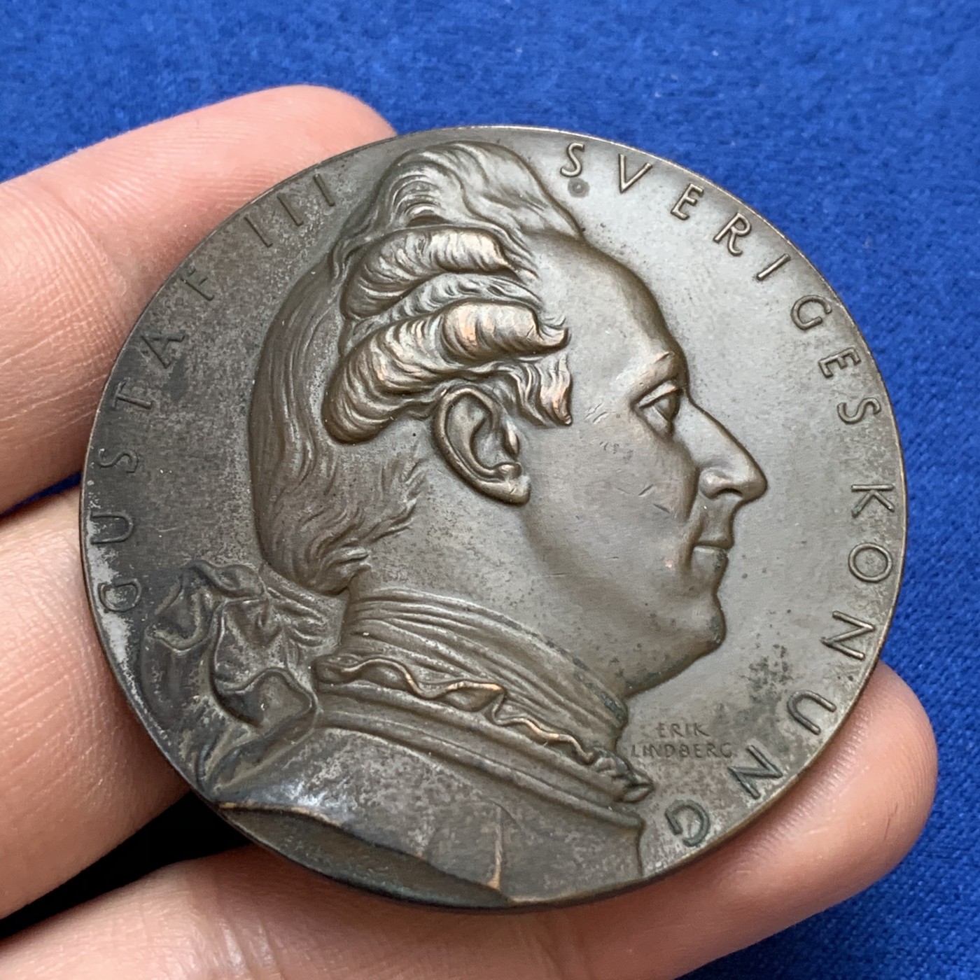 《竞宝斋》第179场-周日，周一2场 (全场包邮) 瑞典 1957年 古斯塔夫三世 纪念铜章 极富古典工艺 人物高浮雕 非常好 53.3克 50.2直径 大规格 状态好