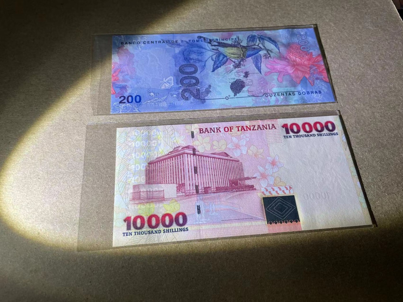 【Blue Auction】✨世界纸币精拍第341期——周日畅拍场 【一组2张】圣多美和普林西比 200多布拉&坦桑尼亚10000先令 全新UNC