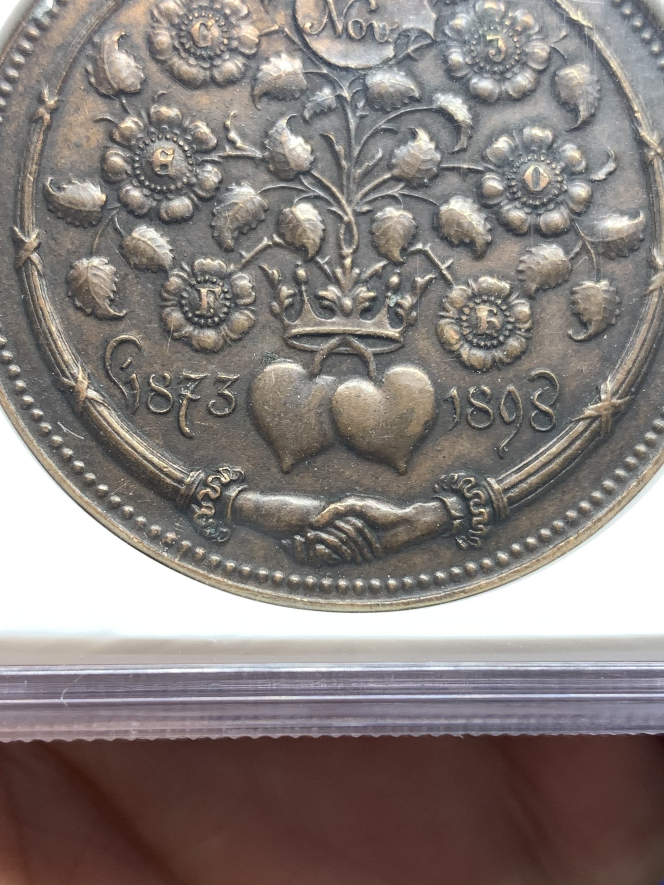 《竞宝斋》第179场-周日，周一2场 (全场包邮) NGC AU58 1898年德国古贝夫妇纪念大铜章，背面图案寓意深刻 加厚盒装