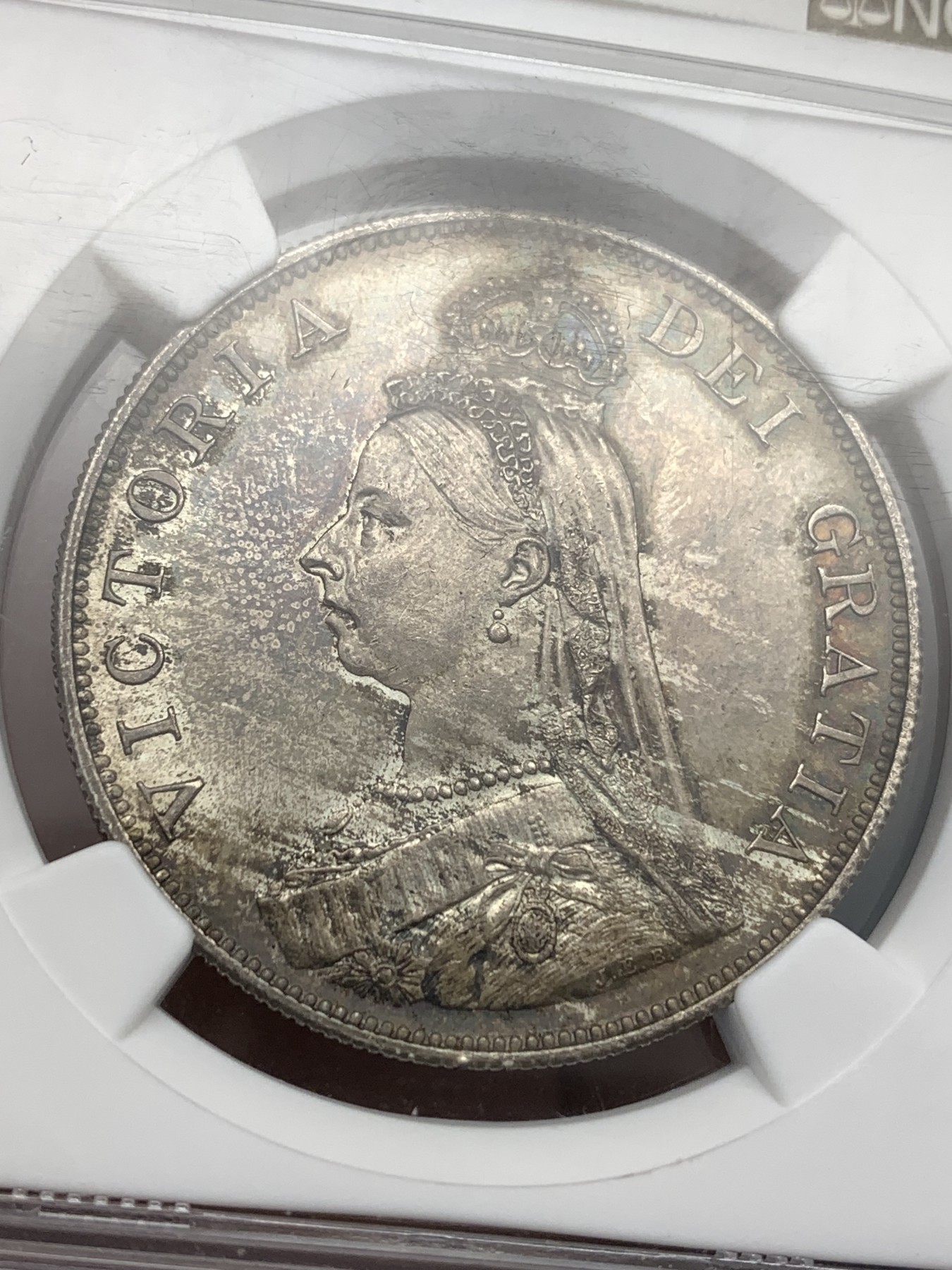 《竞宝斋》第179场-周日，周一2场 (全场包邮) NGC MS65 英国1887年 维多利亚女王高冠版 双福林银币 高等级分数 双面五彩包浆非常难得