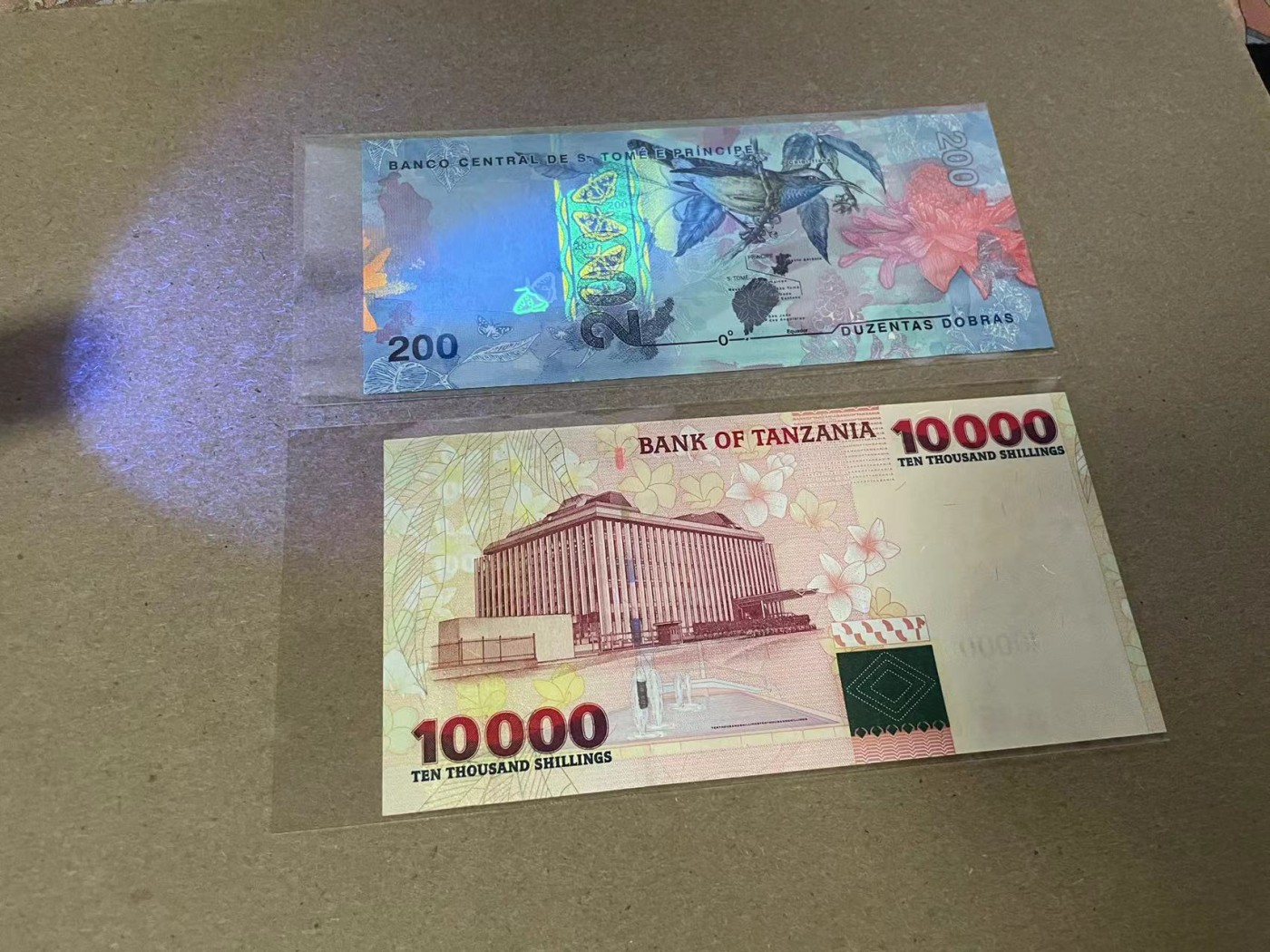 【Blue Auction】✨世界纸币精拍第341期——周日畅拍场 【一组2张】圣多美和普林西比 200多布拉&坦桑尼亚10000先令 全新UNC