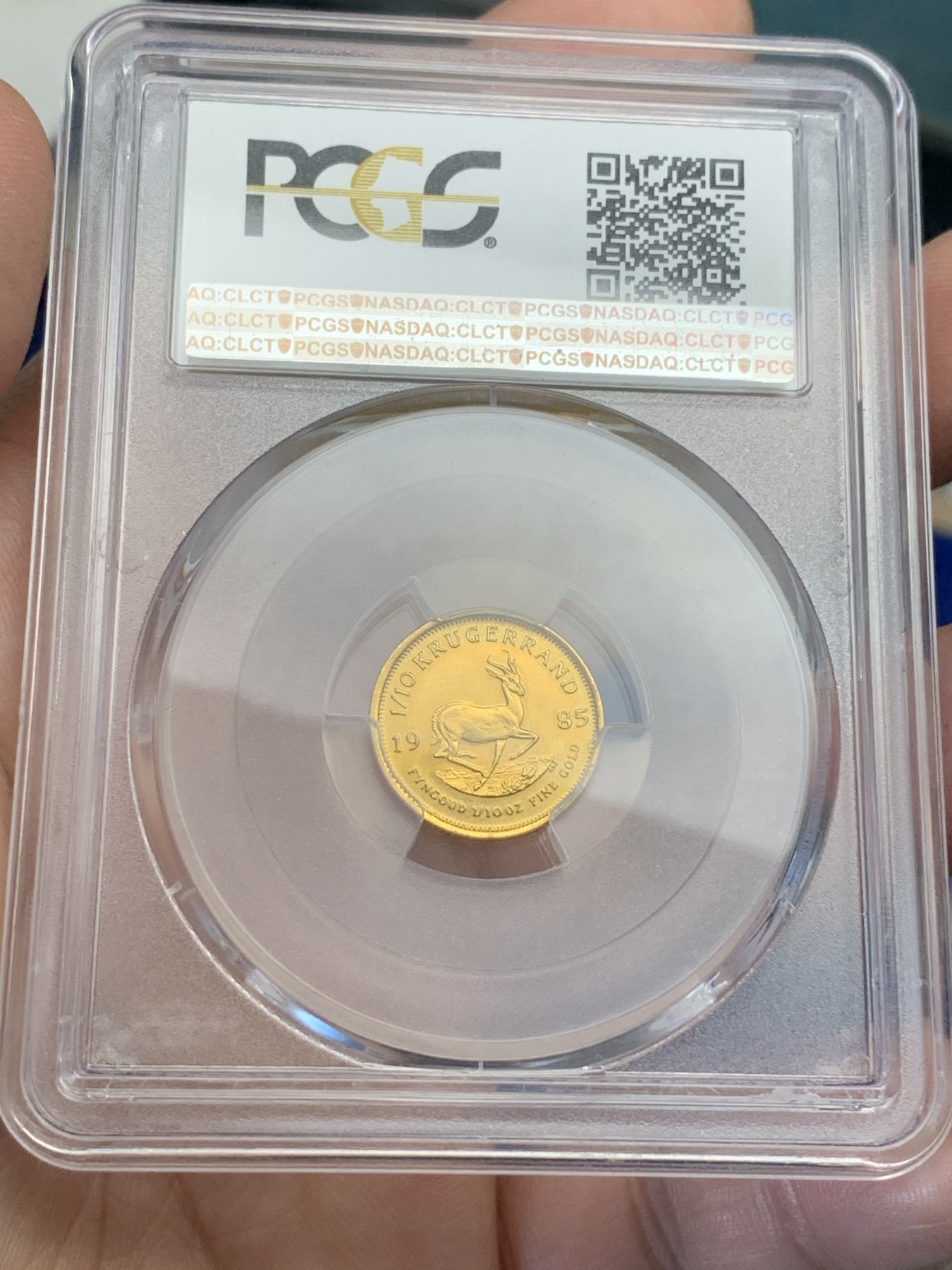 《竞宝斋》第179场-周日，周一2场 (全场包邮) PCGS-MS62 南非1985年1/10克鲁格金币，经典品种，光泽度高细节好，重3.39g,金价也要1500了
