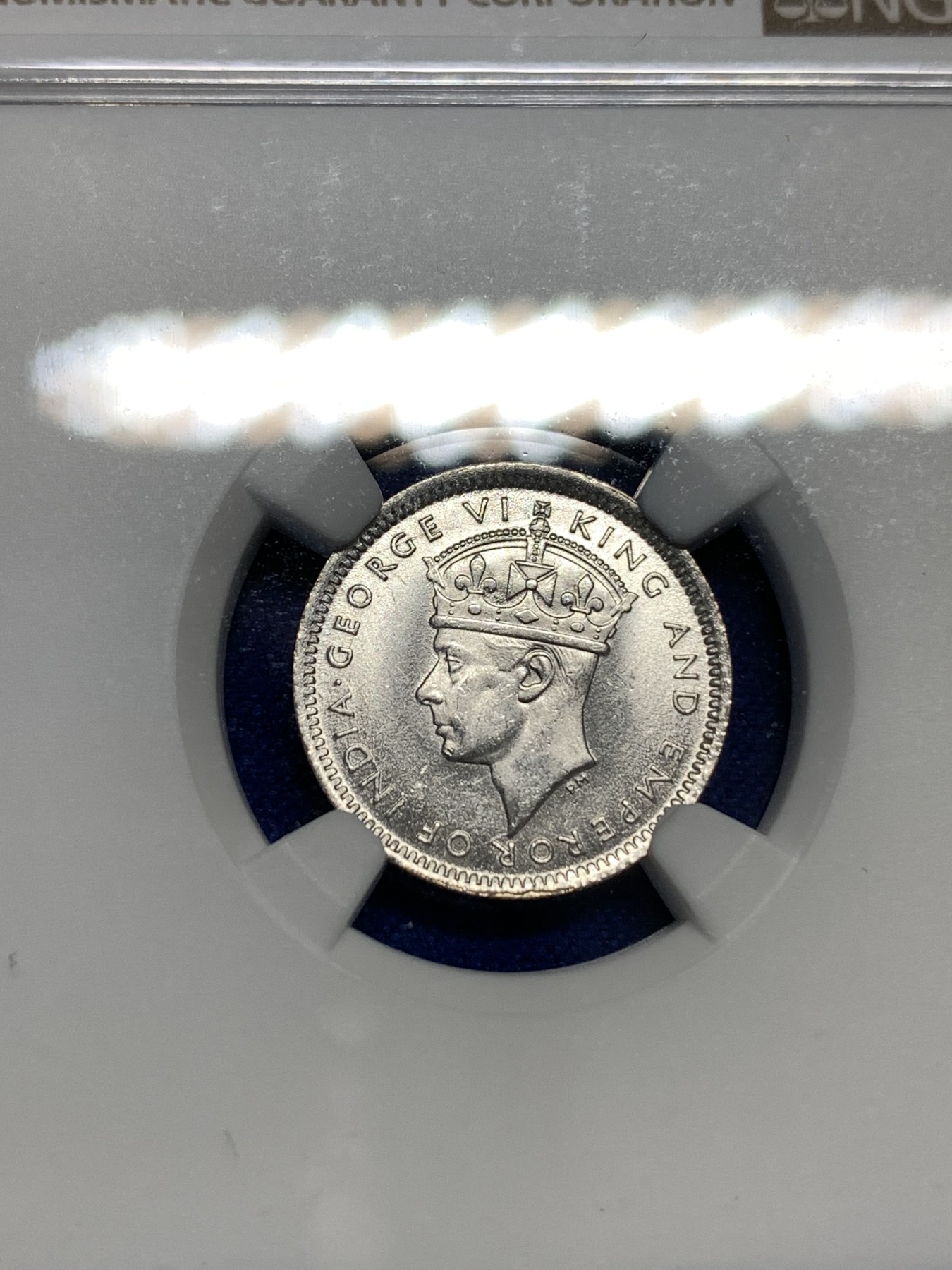 《竞宝斋》第179场-周日，周一2场 (全场包邮) NGC MS64+ 英属 马来亚 1943年乔六 10分银币 高分状态好