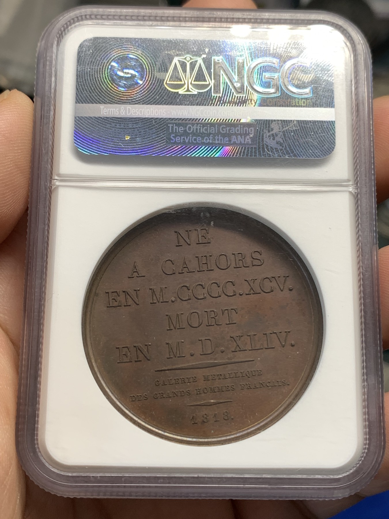 《竞宝斋》第179场-周日，周一2场 (全场包邮) NGC MS63BN 高浮雕 巧克力均匀包浆 1818年法国老铜章 以纪念法国文艺复兴时期的诗人克莱门特·马罗特（ClementMarot），1496-1544年，该枚铜章由法国盖拉德设计