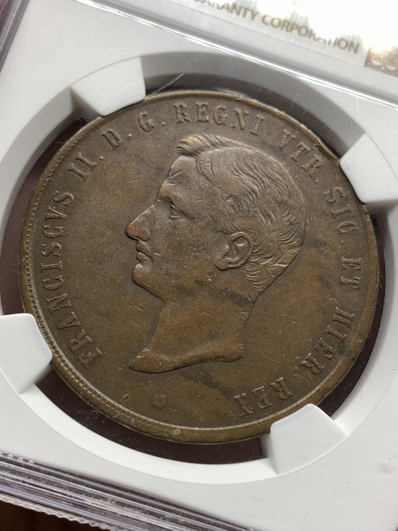 《竞宝斋》第179场-周日，周一2场 (全场包邮) NGC XF45  1859 意大利那不勒斯弗朗西斯二世10托大铜币，单年版，31.18克，齿边向左比齿边向右价格贵一倍