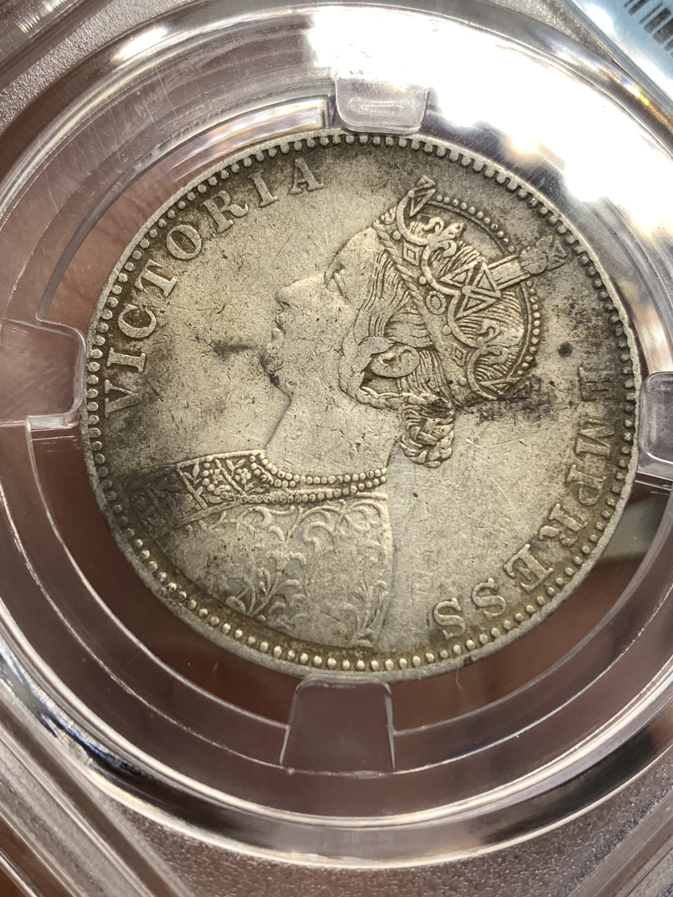 《竞宝斋》第179场-周日，周一2场 (全场包邮) 英属印度 1893年 维多利亚女王 1卢比 银币