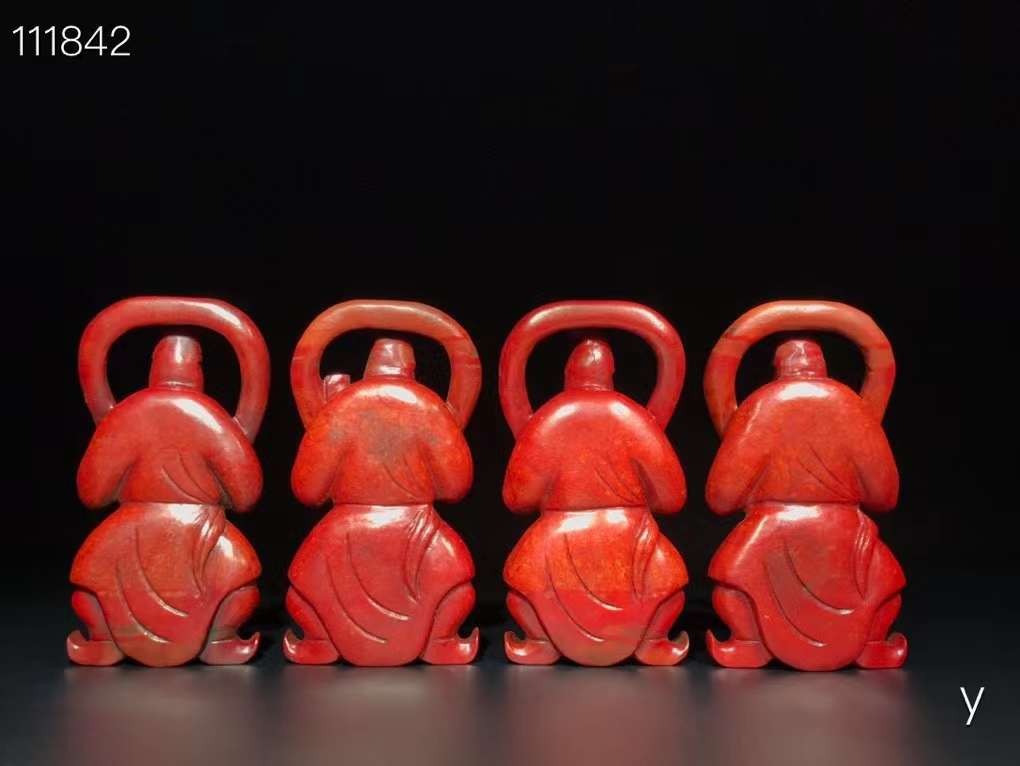 和田红玉胡人吹拉弹唱、雕工精湛，包浆老道，沁色完美，玉质温润细腻，收藏佳品！