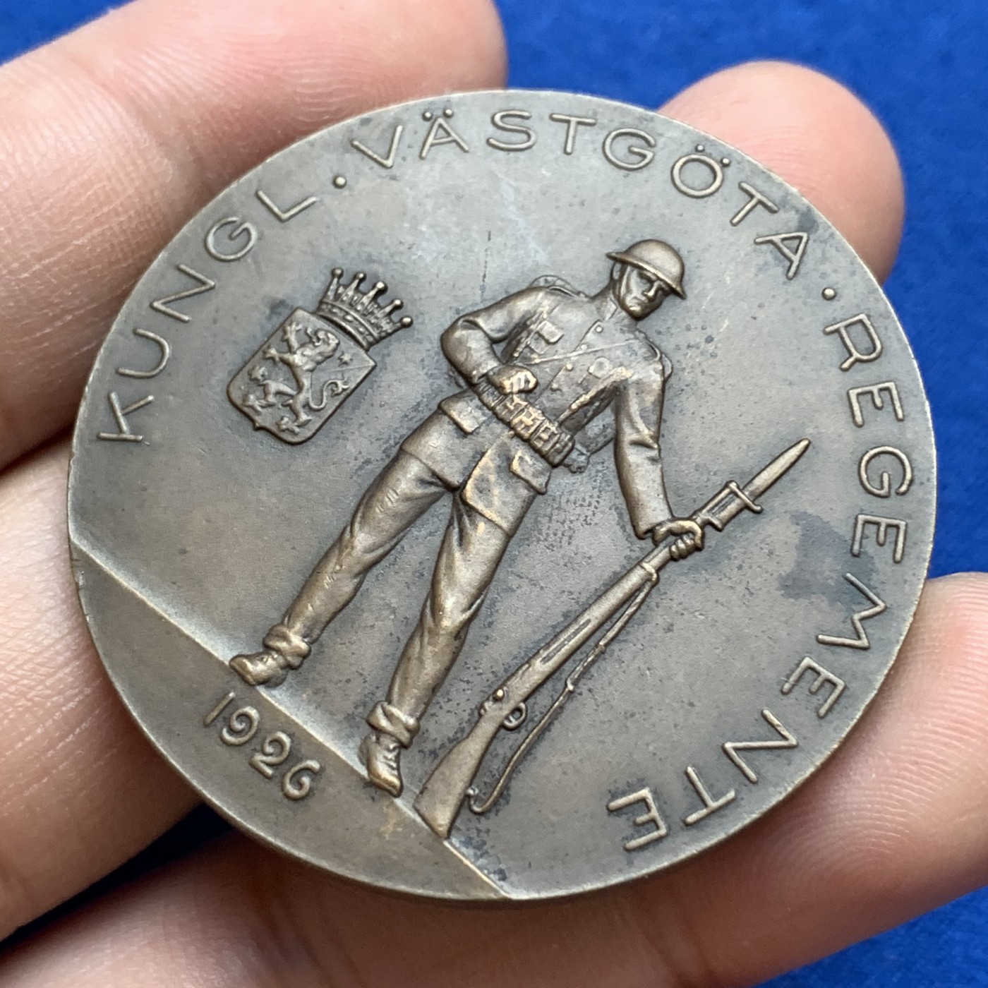 《竞宝斋》第179场-周日，周一2场 (全场包邮) 瑞典 1926年 阅兵 纪念铜章 34克 45mm直径 保存的很好，双面高浮雕