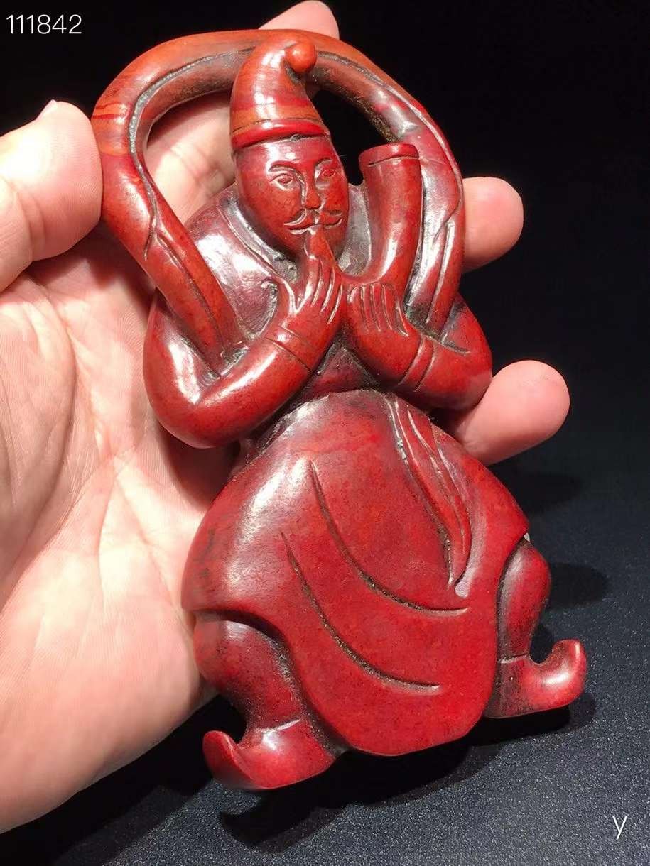 和田红玉胡人吹拉弹唱、雕工精湛，包浆老道，沁色完美，玉质温润细腻，收藏佳品！