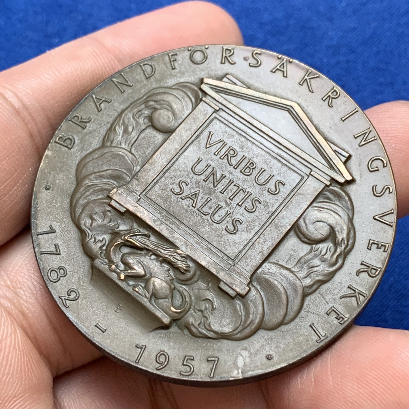 《竞宝斋》第179场-周日，周一2场 (全场包邮) 瑞典 1957年 古斯塔夫三世 纪念铜章 极富古典工艺 人物高浮雕 非常好 53.3克 50.2直径 大规格 状态好