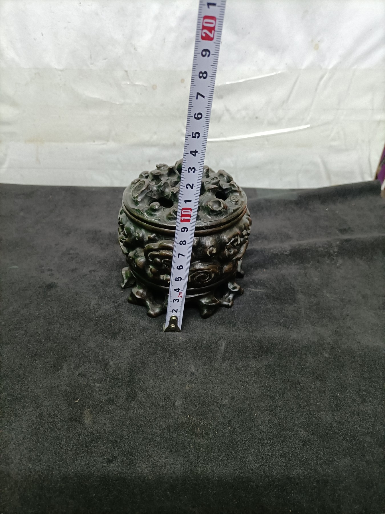 旧藏一件老紫檀蜂窝状熏炉