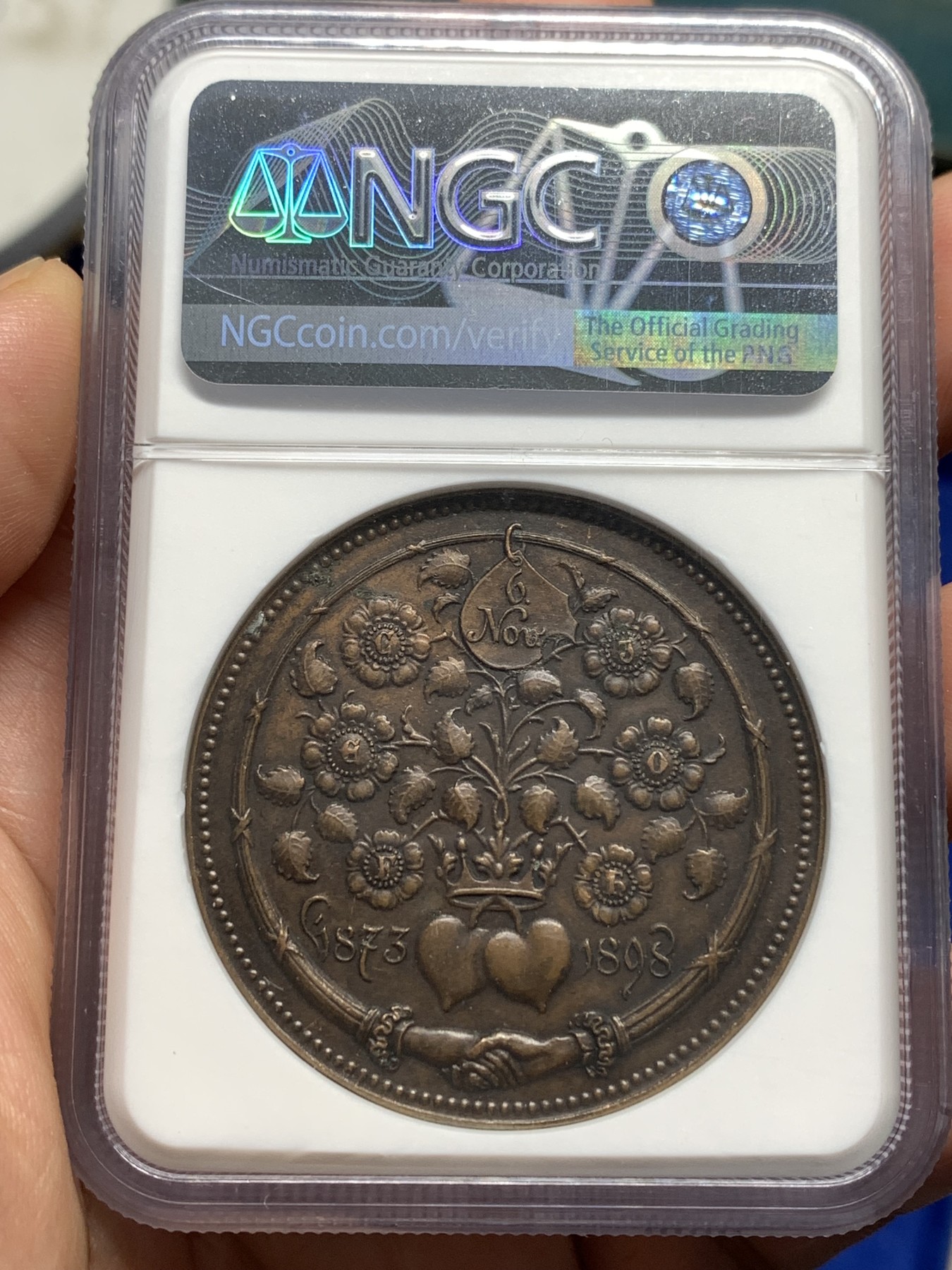 《竞宝斋》第179场-周日，周一2场 (全场包邮) NGC AU58 1898年德国古贝夫妇纪念大铜章，背面图案寓意深刻 加厚盒装