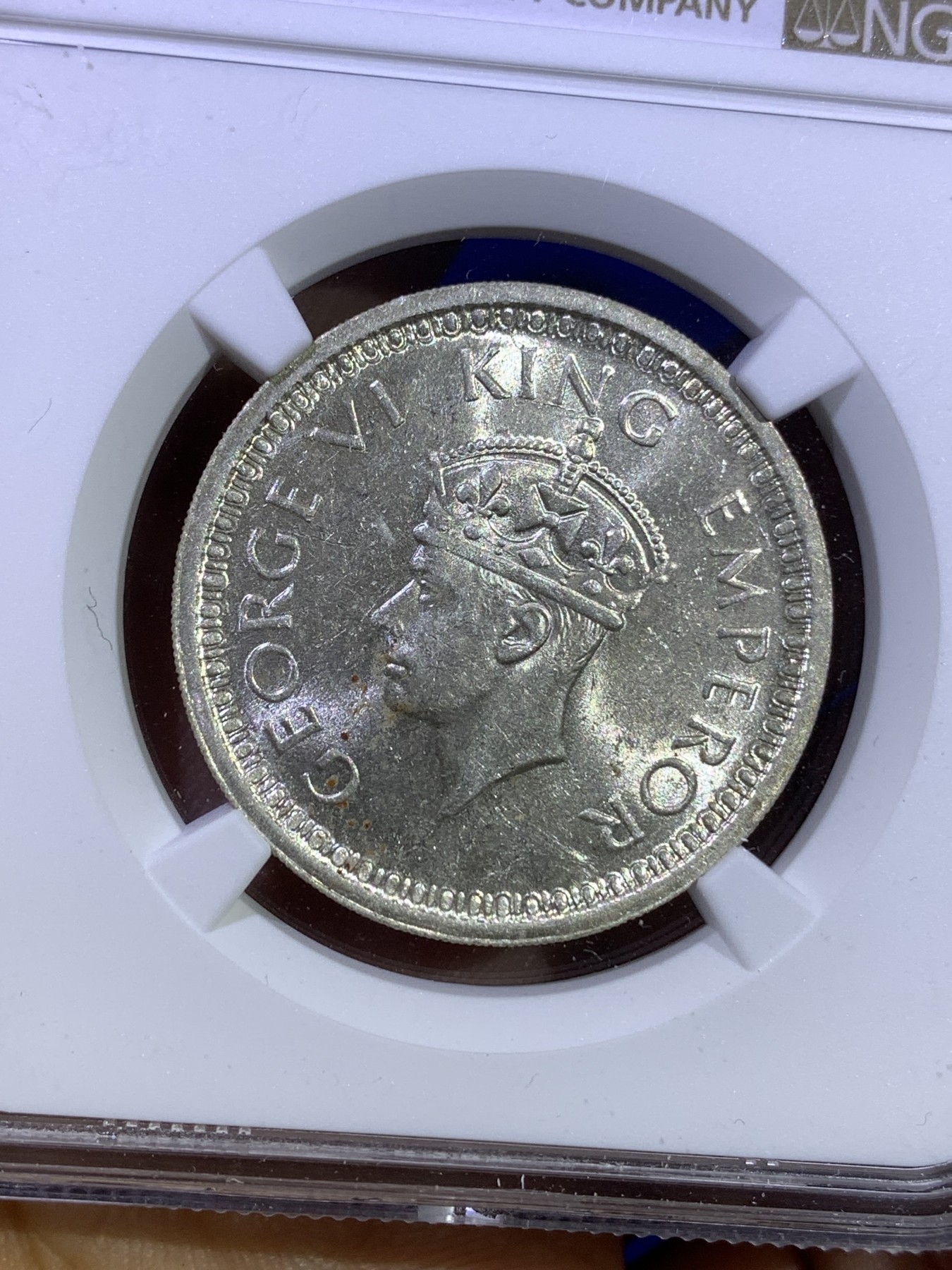 《竞宝斋》第179场-周日，周一2场 (全场包邮) NGC MS61 英属印度 1945L 乔六1卢比 银币