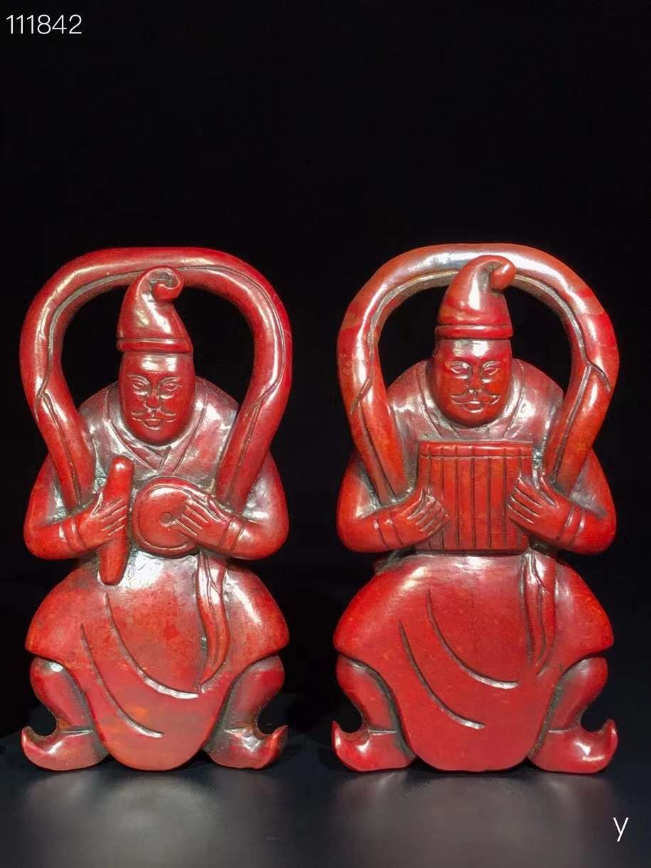 和田红玉胡人吹拉弹唱、雕工精湛，包浆老道，沁色完美，玉质温润细腻，收藏佳品！