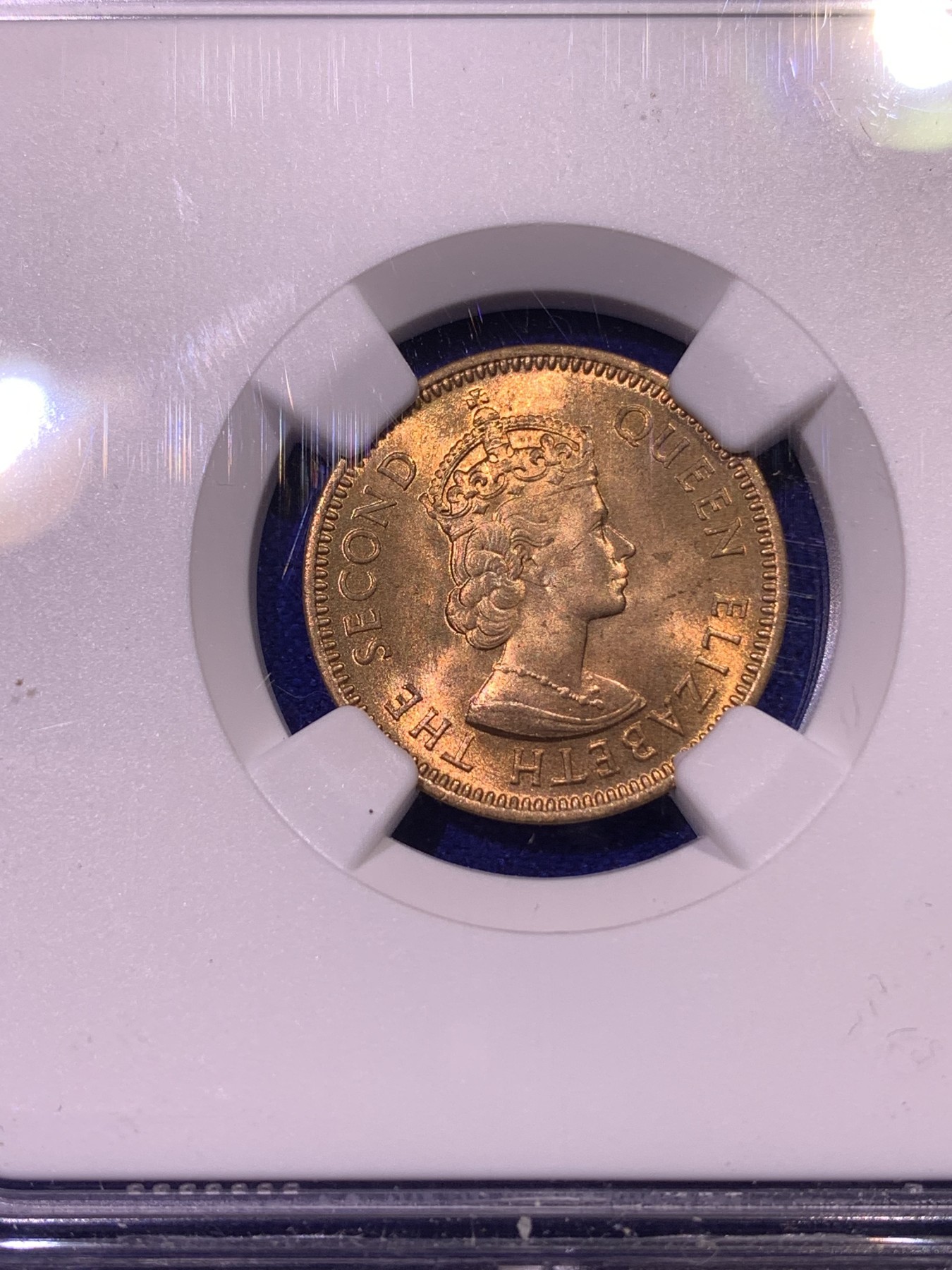 《竞宝斋》第179场-周日，周一2场 (全场包邮) NGC-MS65 塞浦路斯 1955年 伊丽萨白女王 背面是小鱼 3M铜币 少见辅币分好