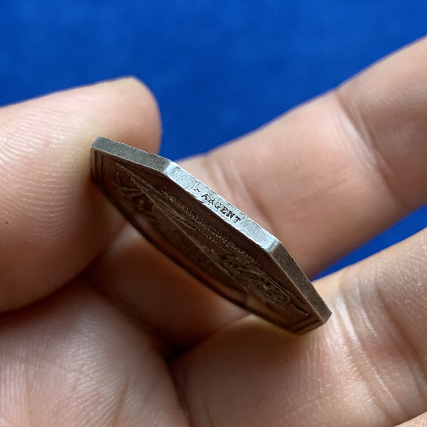 《竞宝斋》第179场-周日，周一2场 (全场包邮) 法国1818 园艺协会八角银质代币 8.4g 27.8mm