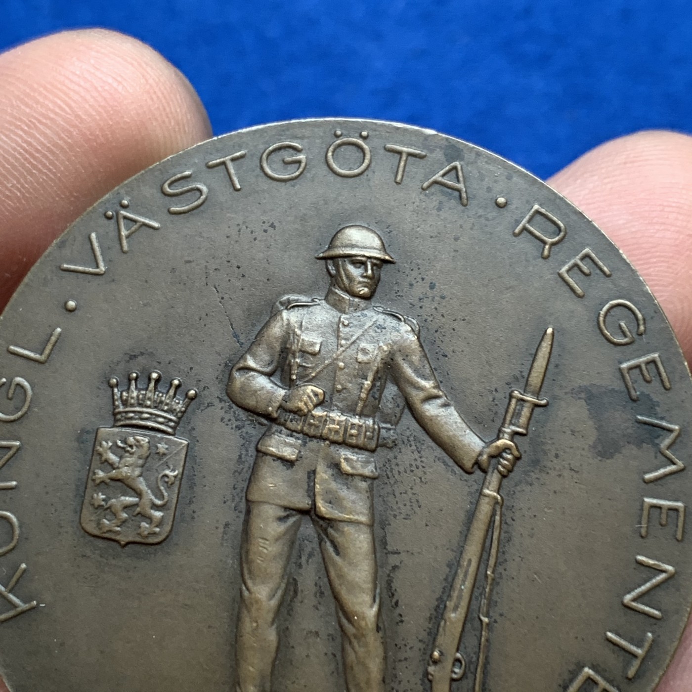 《竞宝斋》第179场-周日，周一2场 (全场包邮) 瑞典 1926年 阅兵 纪念铜章 34克 45mm直径 保存的很好，双面高浮雕