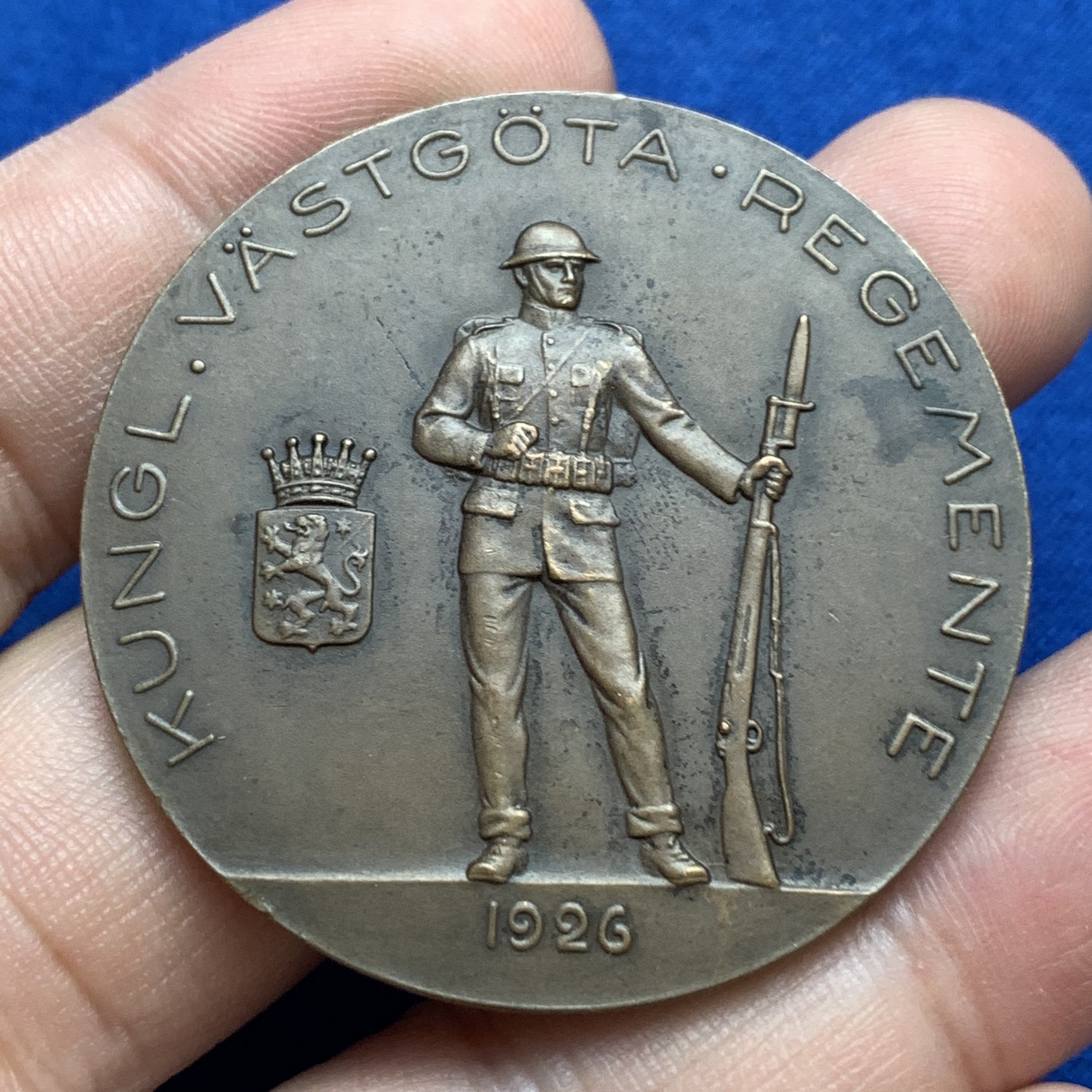 《竞宝斋》第179场-周日，周一2场 (全场包邮) 瑞典 1926年 阅兵 纪念铜章 34克 45mm直径 保存的很好，双面高浮雕