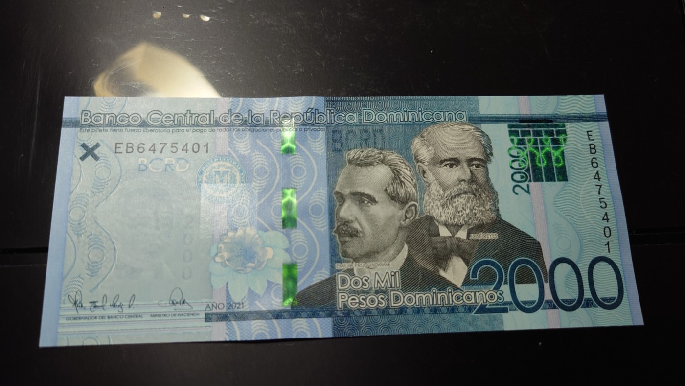 【世界钱币】精选微拍第64期暨2023年第十一期 裸钞专场（有最新展会卖剩品种） 2021年多米尼加2000比索 全新绝品尾号401