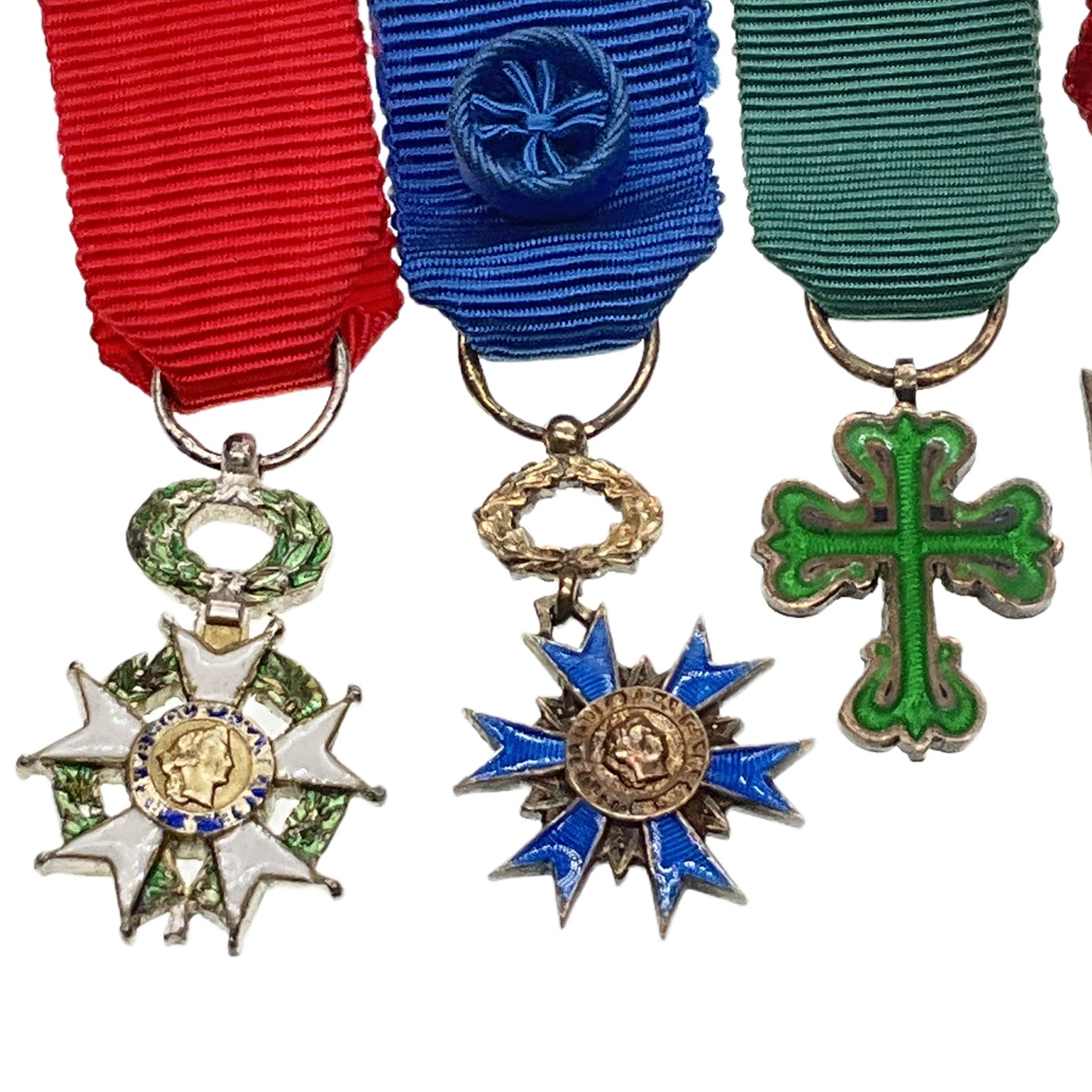 勋章奖章交易所2023.7.8群拍 法国迷你章联排，包含荣军、国家功勋、葡萄牙阿维什勋章，殖民奖章和印支奖章，阿维什珐琅完整较少见，鸽子勿扰