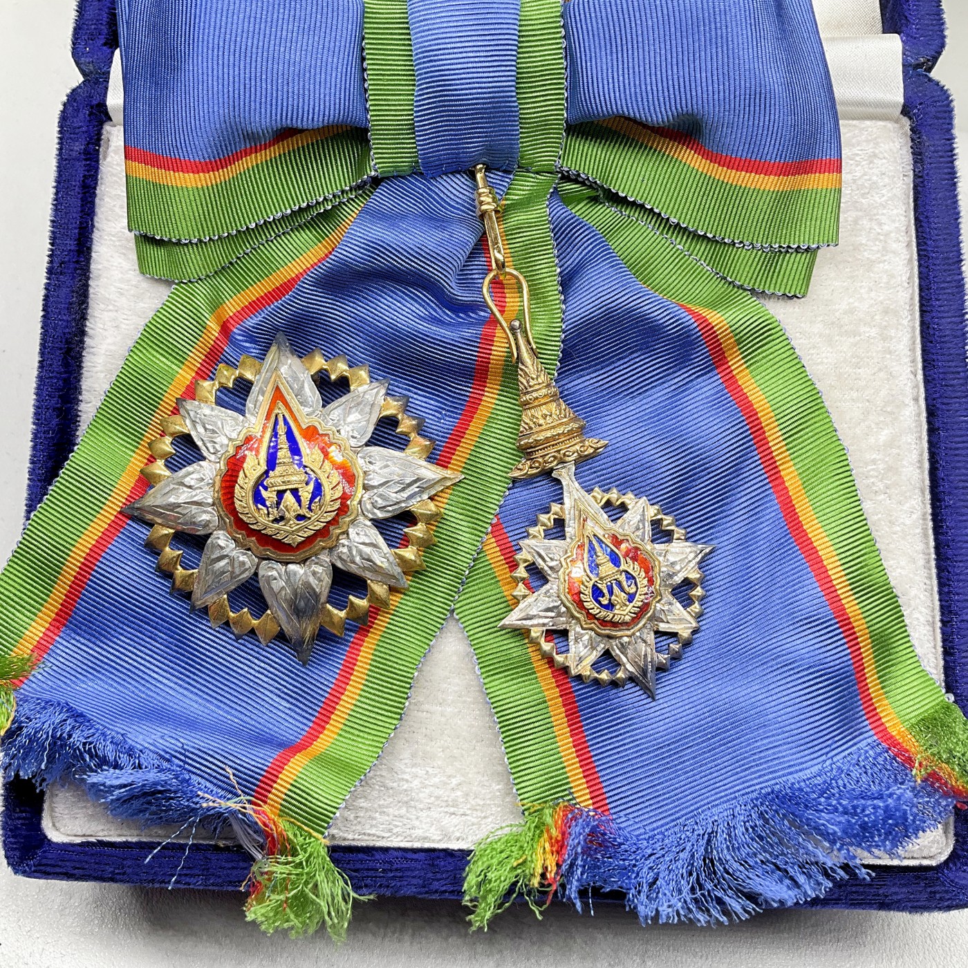 勋章奖章交易所2023.7.8群拍 泰国大十字级皇冠勋章，银质珐琅局部镀金，盒挂齐全，非常漂亮